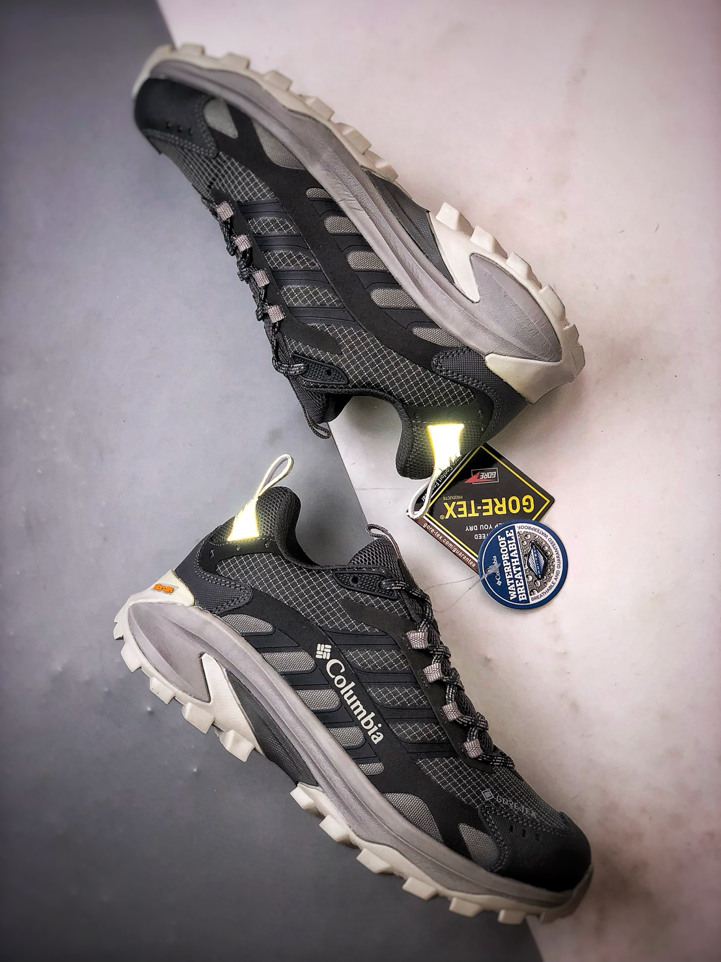 Columbia/哥伦比亚 灰色 男士户外登山越野徒步鞋