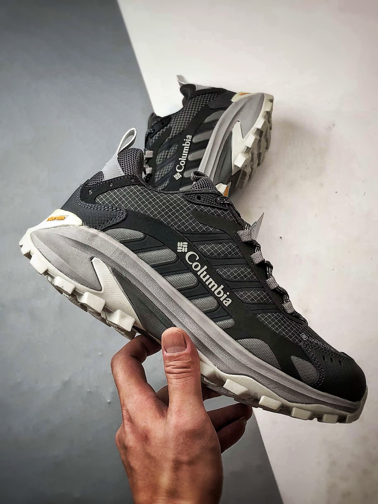 Columbia/哥伦比亚 灰色 男士户外登山越野徒步鞋