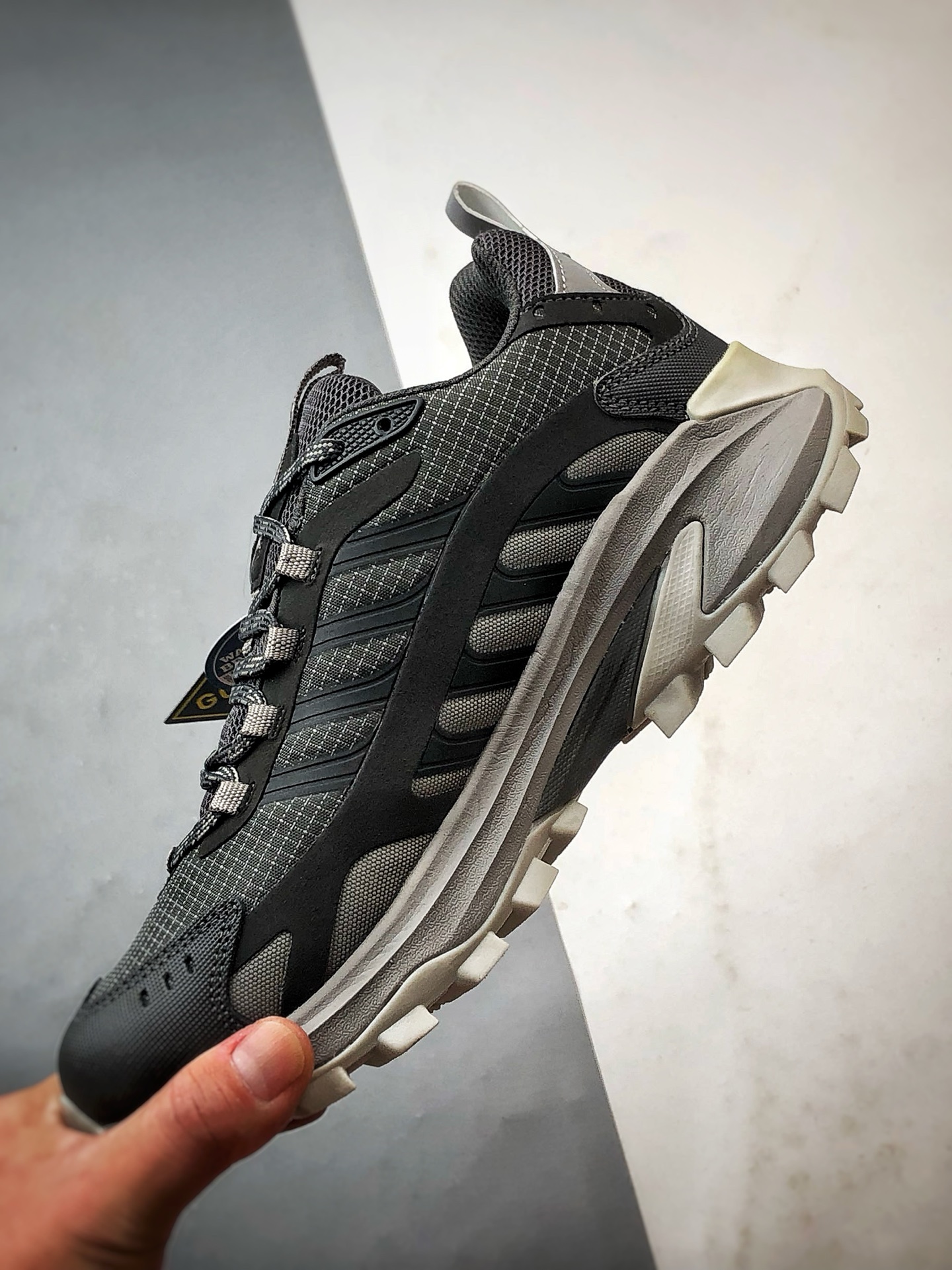 Columbia/哥伦比亚 灰色 男士户外登山越野徒步鞋