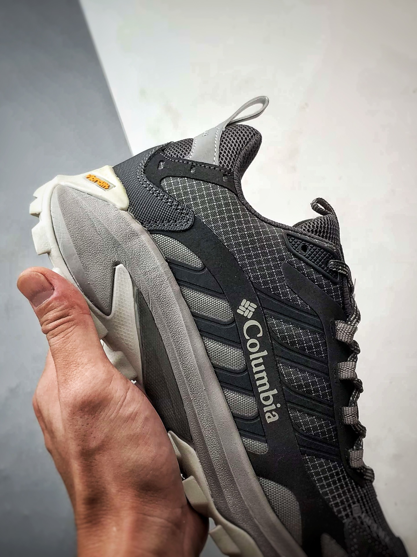 Columbia/哥伦比亚 灰色 男士户外登山越野徒步鞋