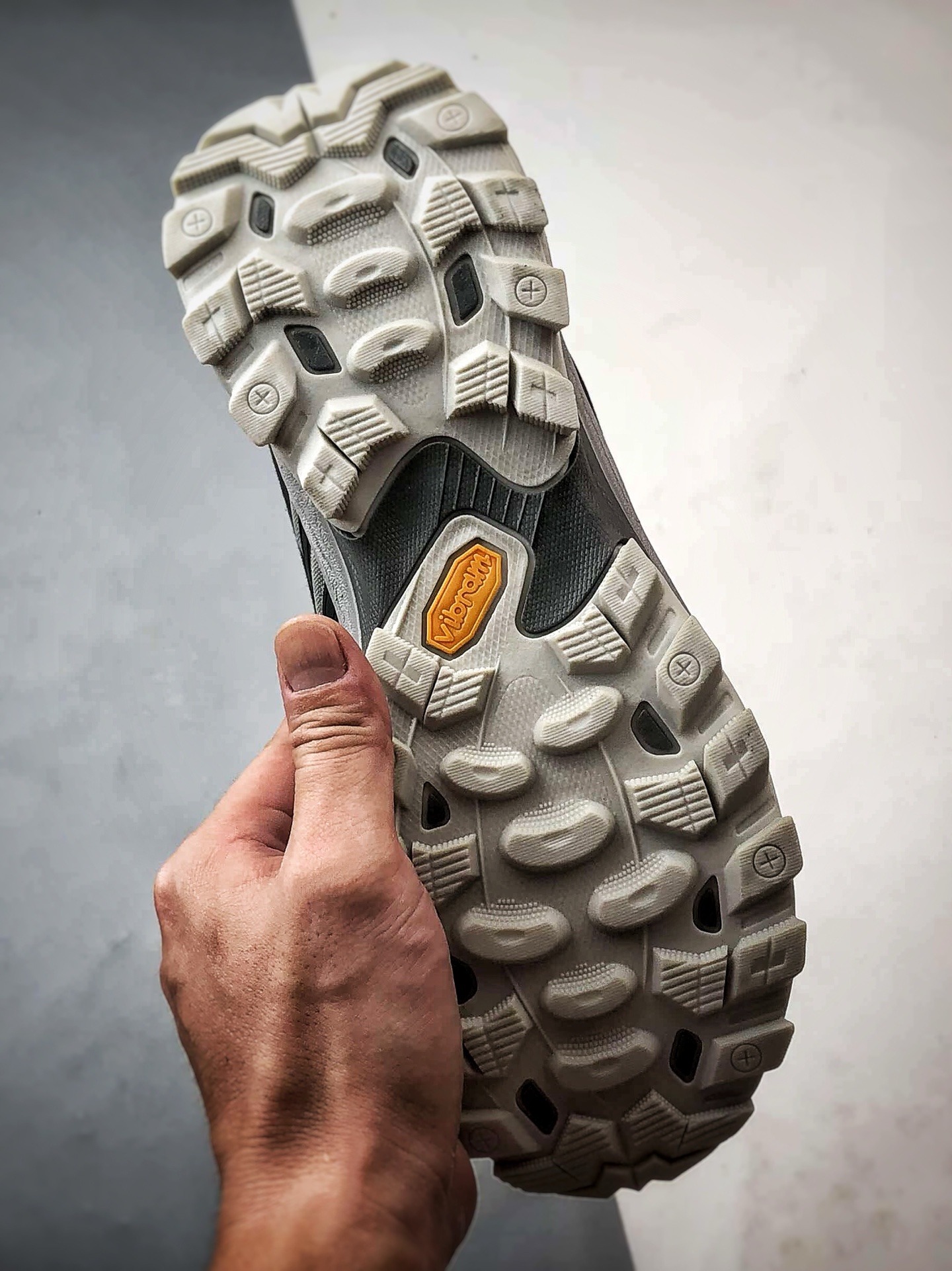 Columbia/哥伦比亚 灰色 男士户外登山越野徒步鞋