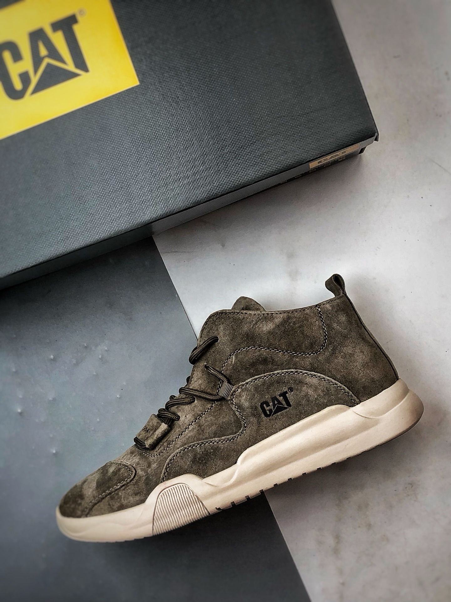 CAT/卡特 硬汉推土机品牌 经典百搭户外中帮休闲马丁靴 P727913-莆田鞋,莆田鞋货源,高仿鞋,高仿鞋货源,安福档口,莆田高仿鞋,莆田鞋批发,高仿鞋批发,莆田高仿运动鞋,高仿运动鞋,莆田运动鞋 CAT/卡特 硬汉推土机品牌 经典百搭户外中帮休闲马丁靴 P727913