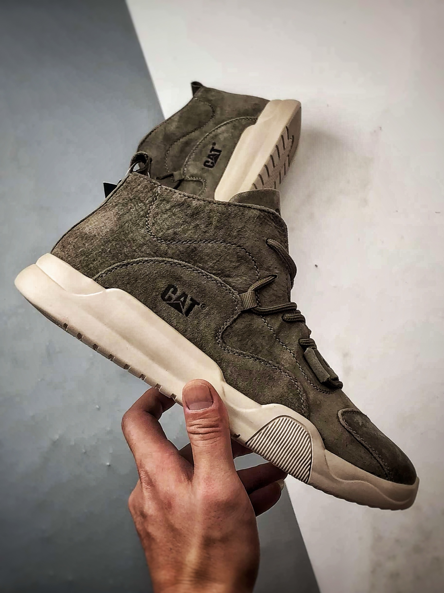 CAT/卡特 硬汉推土机品牌 经典百搭户外中帮休闲马丁靴 P727913-莆田鞋,莆田鞋货源,高仿鞋,高仿鞋货源,安福档口,莆田高仿鞋,莆田鞋批发,高仿鞋批发,莆田高仿运动鞋,高仿运动鞋,莆田运动鞋 CAT/卡特 硬汉推土机品牌 经典百搭户外中帮休闲马丁靴 P727913