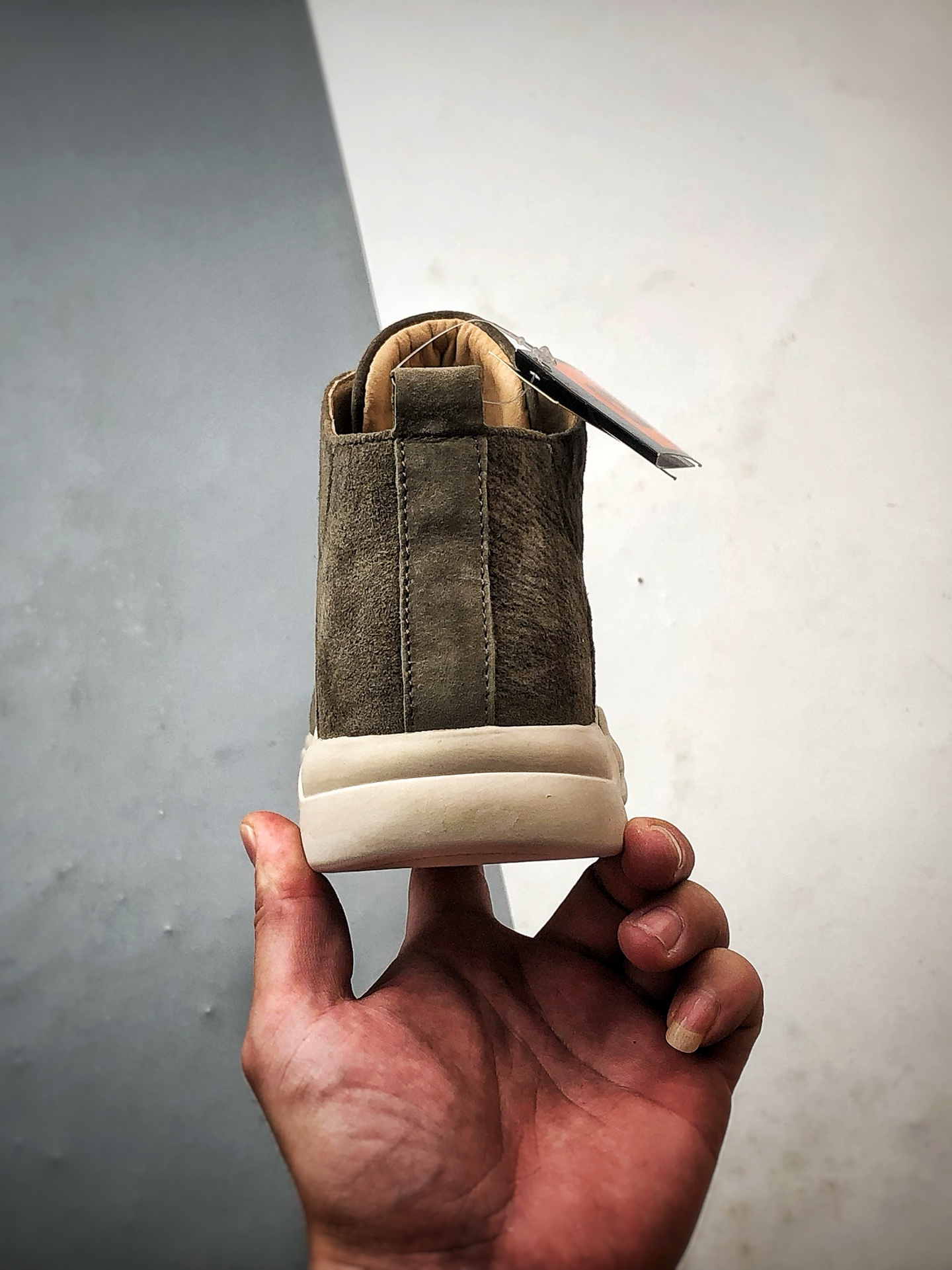 CAT/卡特 硬汉推土机品牌 经典百搭户外中帮休闲马丁靴 P727913-莆田鞋,莆田鞋货源,高仿鞋,高仿鞋货源,安福档口,莆田高仿鞋,莆田鞋批发,高仿鞋批发,莆田高仿运动鞋,高仿运动鞋,莆田运动鞋 CAT/卡特 硬汉推土机品牌 经典百搭户外中帮休闲马丁靴 P727913