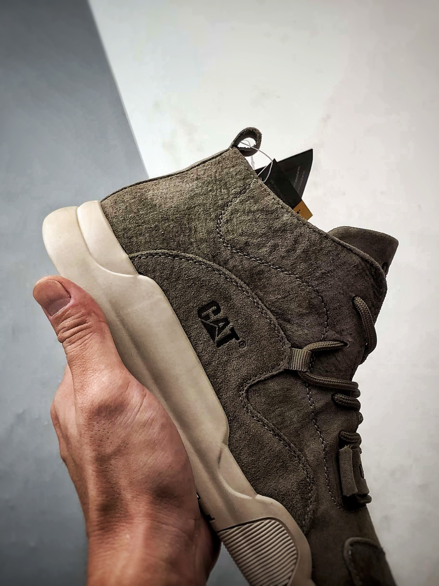 CAT/卡特 硬汉推土机品牌 经典百搭户外中帮休闲马丁靴 P727913-莆田鞋,莆田鞋货源,高仿鞋,高仿鞋货源,安福档口,莆田高仿鞋,莆田鞋批发,高仿鞋批发,莆田高仿运动鞋,高仿运动鞋,莆田运动鞋 CAT/卡特 硬汉推土机品牌 经典百搭户外中帮休闲马丁靴 P727913