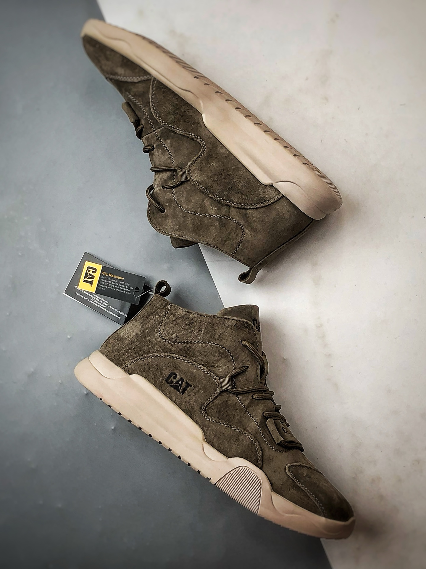 CAT/卡特 硬汉推土机品牌 经典百搭户外中帮休闲马丁靴 P727913-莆田鞋,莆田鞋货源,高仿鞋,高仿鞋货源,安福档口,莆田高仿鞋,莆田鞋批发,高仿鞋批发,莆田高仿运动鞋,高仿运动鞋,莆田运动鞋 CAT/卡特 硬汉推土机品牌 经典百搭户外中帮休闲马丁靴 P727913