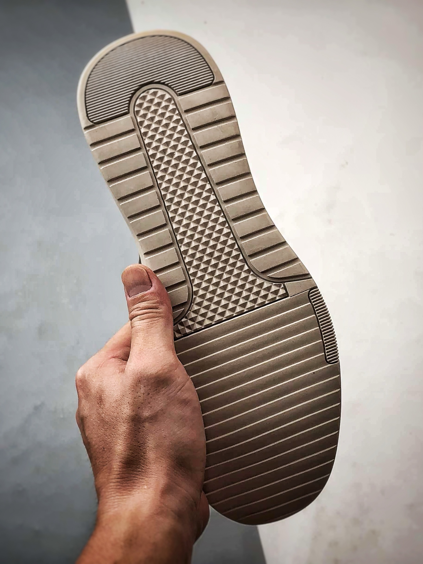 CAT/卡特 硬汉推土机品牌 经典百搭户外中帮休闲马丁靴 P727913-莆田鞋,莆田鞋货源,高仿鞋,高仿鞋货源,安福档口,莆田高仿鞋,莆田鞋批发,高仿鞋批发,莆田高仿运动鞋,高仿运动鞋,莆田运动鞋 CAT/卡特 硬汉推土机品牌 经典百搭户外中帮休闲马丁靴 P727913