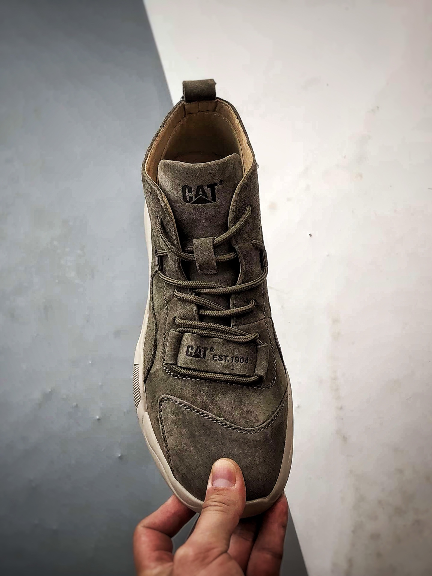 CAT/卡特 硬汉推土机品牌 经典百搭户外中帮休闲马丁靴 P727913-莆田鞋,莆田鞋货源,高仿鞋,高仿鞋货源,安福档口,莆田高仿鞋,莆田鞋批发,高仿鞋批发,莆田高仿运动鞋,高仿运动鞋,莆田运动鞋 CAT/卡特 硬汉推土机品牌 经典百搭户外中帮休闲马丁靴 P727913