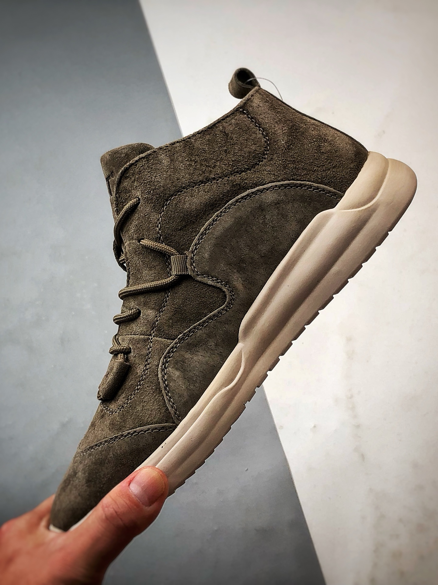 CAT/卡特 硬汉推土机品牌 经典百搭户外中帮休闲马丁靴 P727913-莆田鞋,莆田鞋货源,高仿鞋,高仿鞋货源,安福档口,莆田高仿鞋,莆田鞋批发,高仿鞋批发,莆田高仿运动鞋,高仿运动鞋,莆田运动鞋 CAT/卡特 硬汉推土机品牌 经典百搭户外中帮休闲马丁靴 P727913