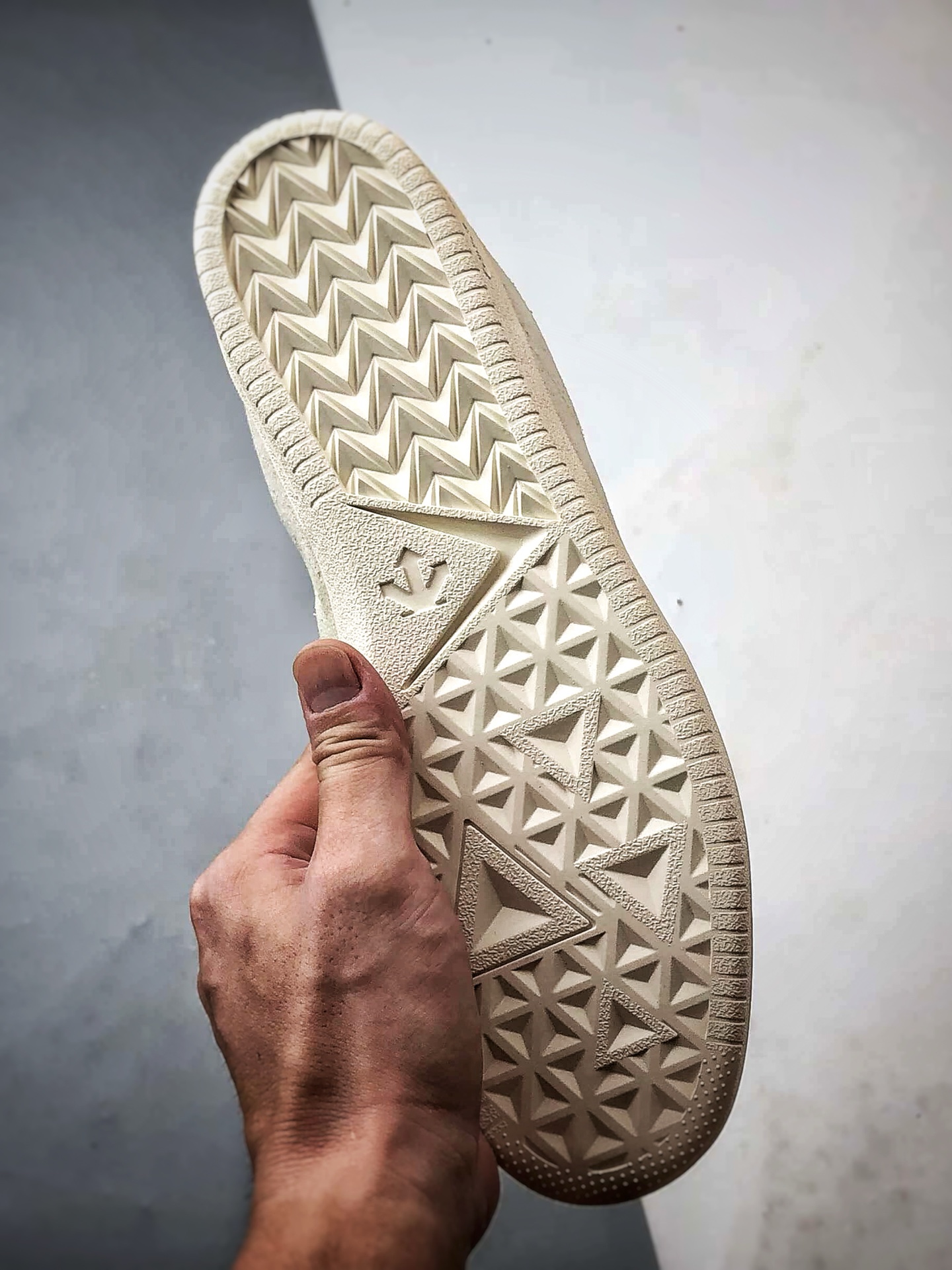 迪桑特Descente Sport Style 白色 舒适薄底生活休闲板鞋