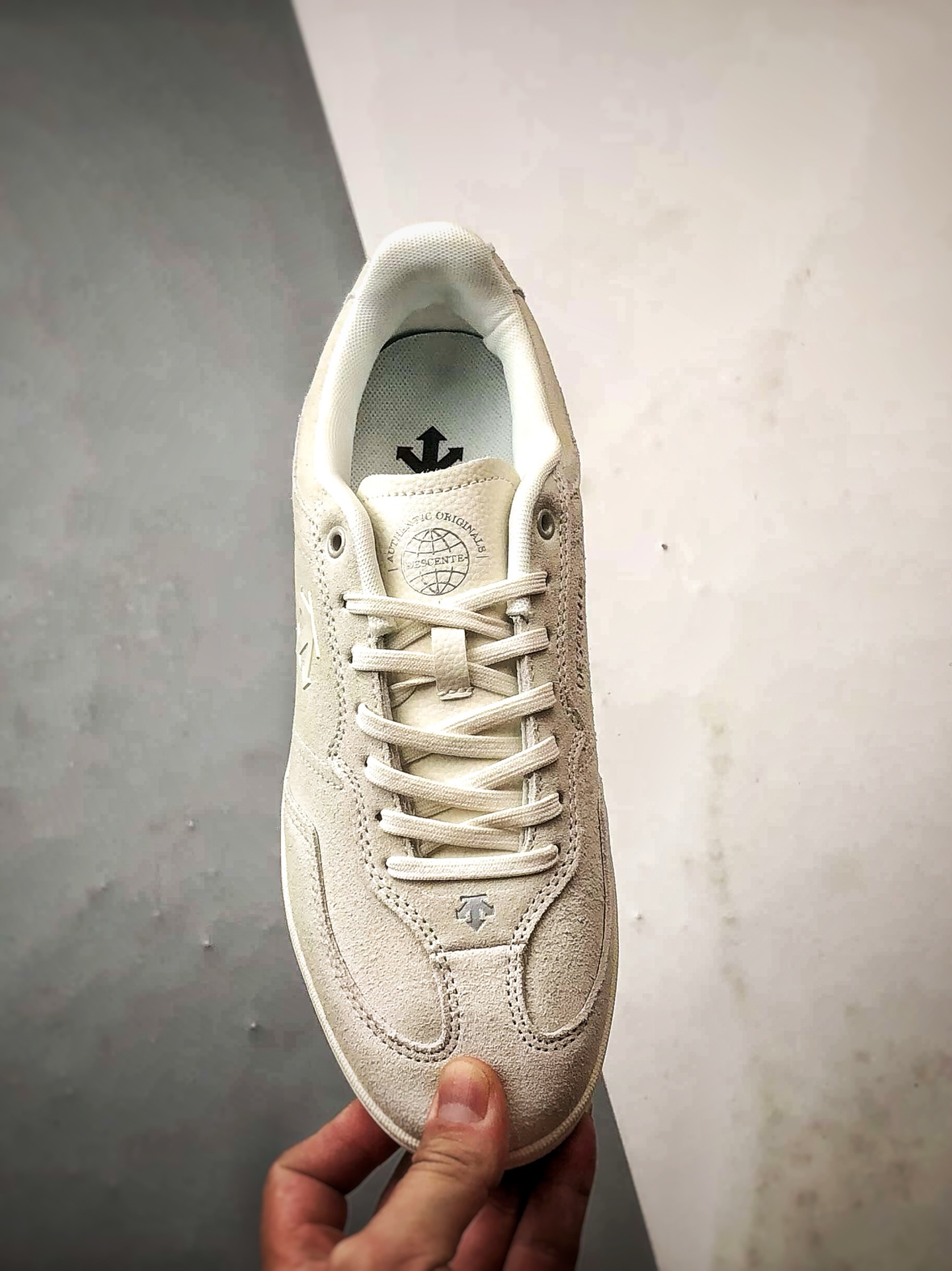 迪桑特Descente Sport Style 白色 舒适薄底生活休闲板鞋