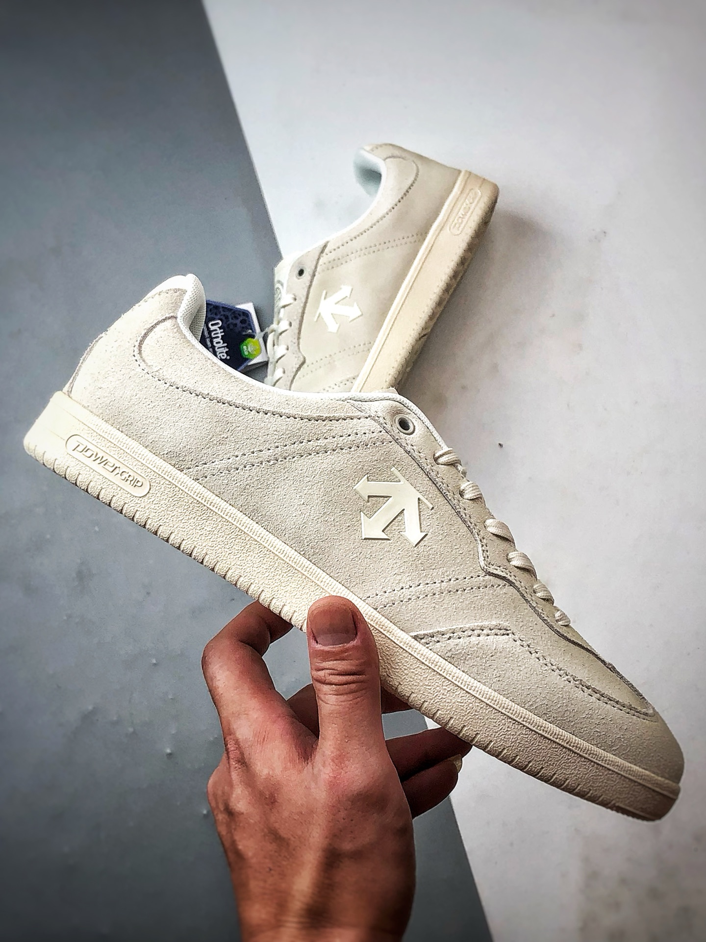 迪桑特Descente Sport Style 白色 舒适薄底生活休闲板鞋