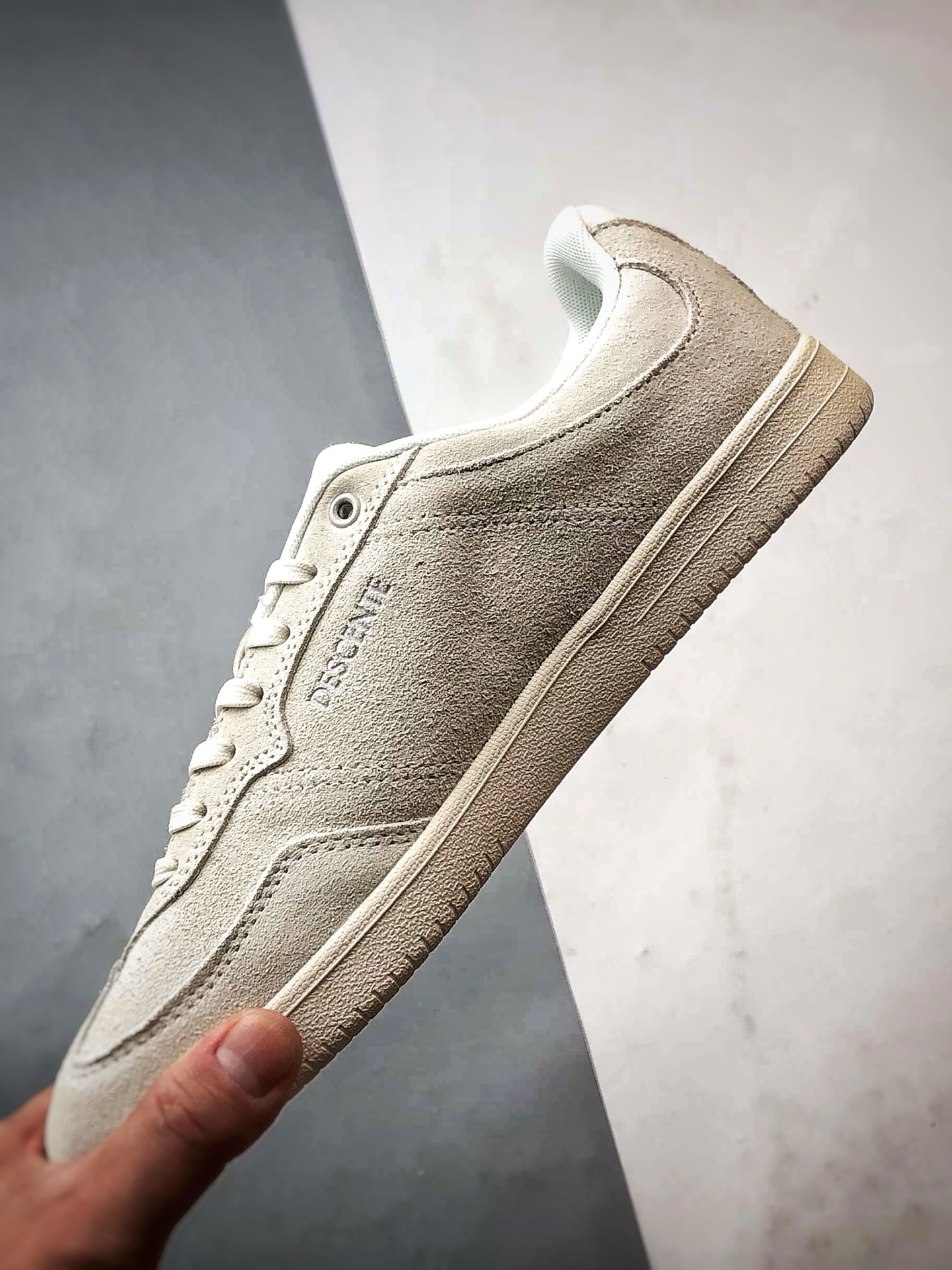 迪桑特Descente Sport Style 白色 舒适薄底生活休闲板鞋