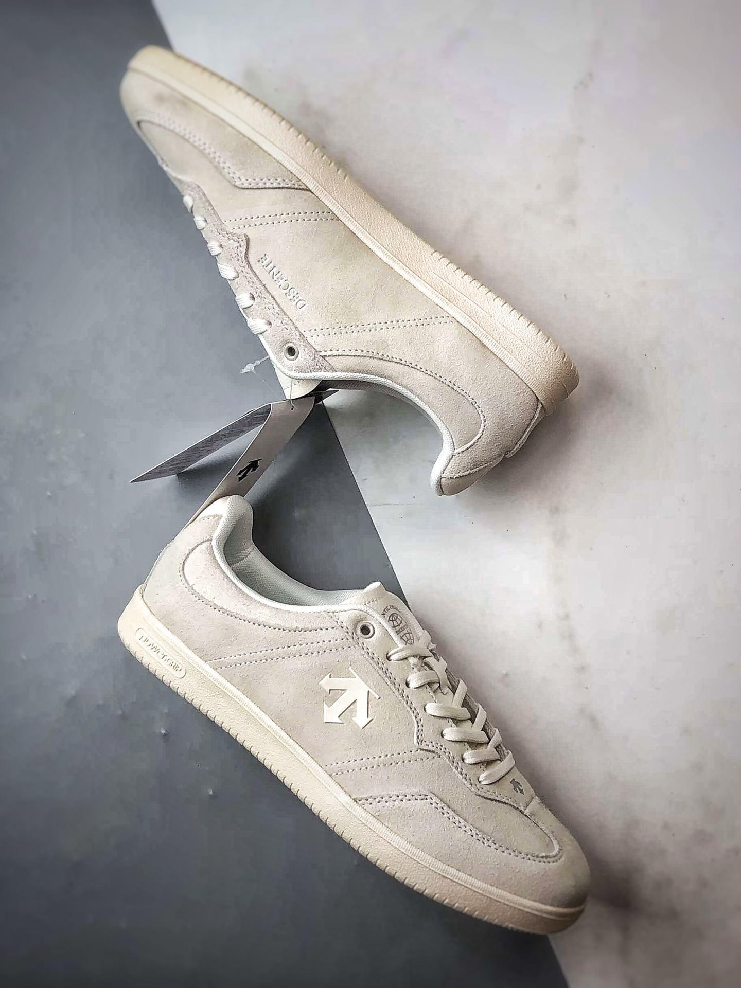 迪桑特Descente Sport Style 白色 舒适薄底生活休闲板鞋