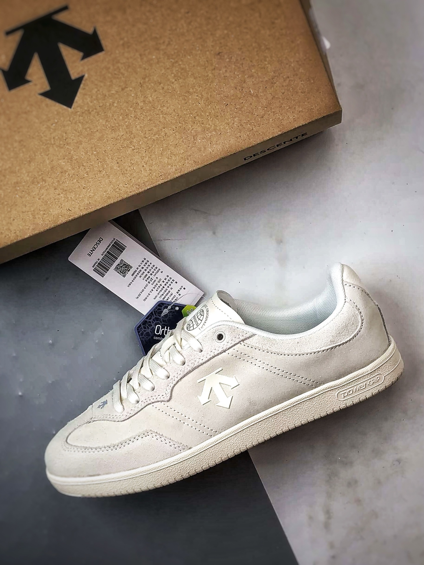 迪桑特Descente Sport Style 白色 舒适薄底生活休闲板鞋