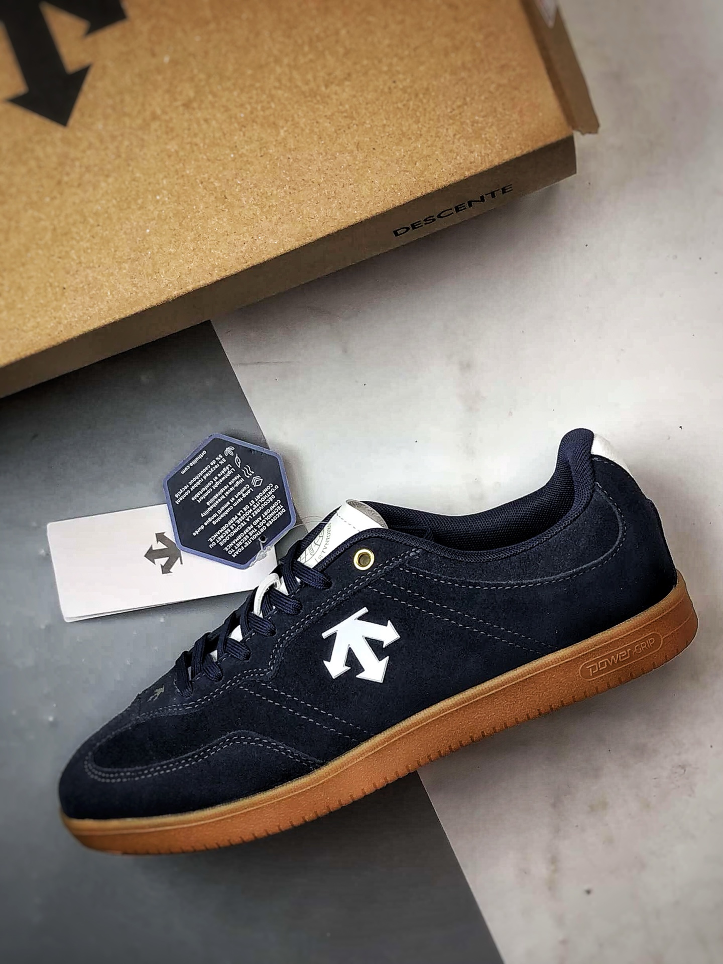 迪桑特Descente Sport Style 深蓝色 舒适薄底生活休闲板鞋