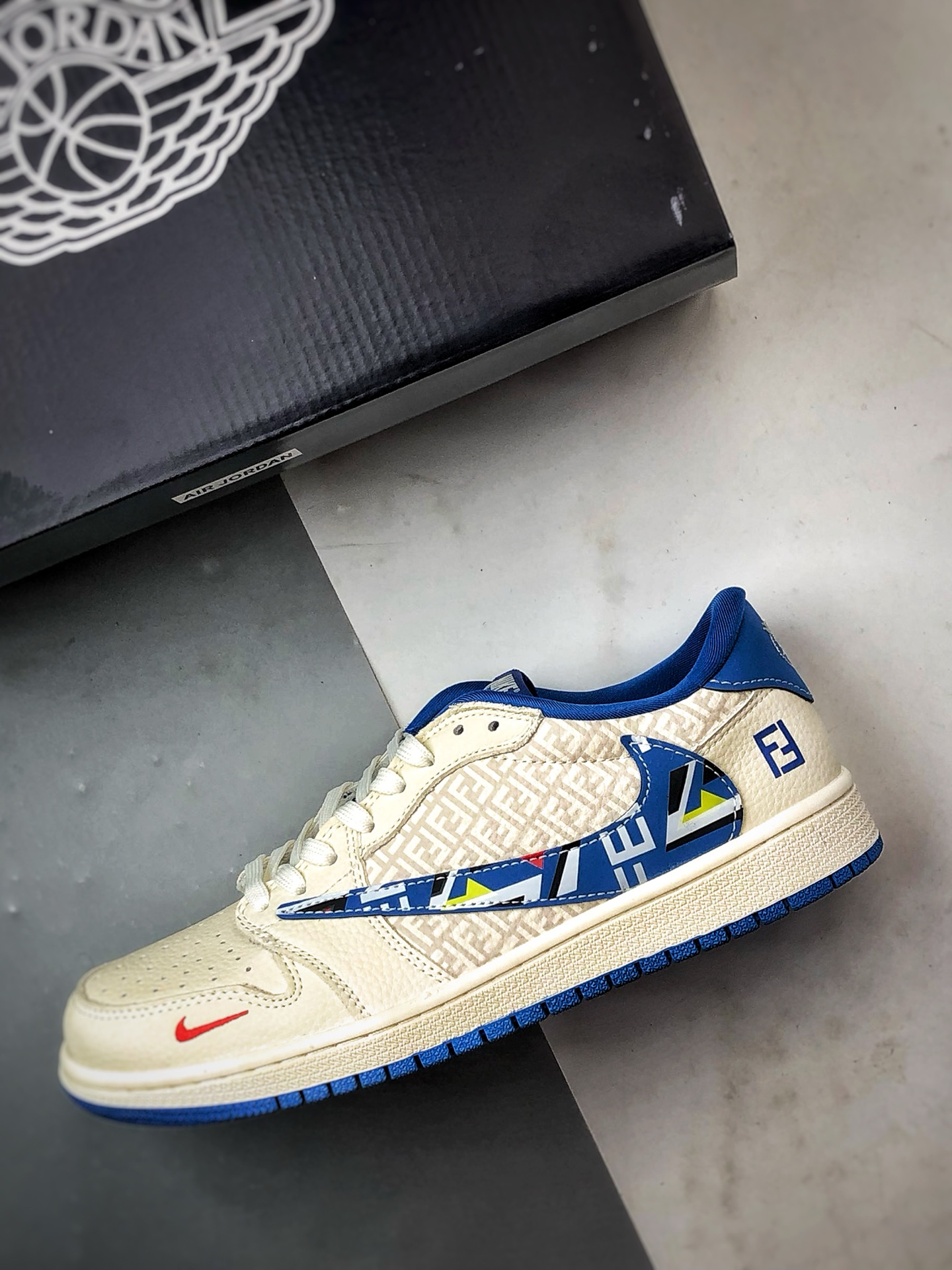 Air Jordan 1 Low ”高端定制” 芬迪米白蓝印花反光倒钩 XS2025-080