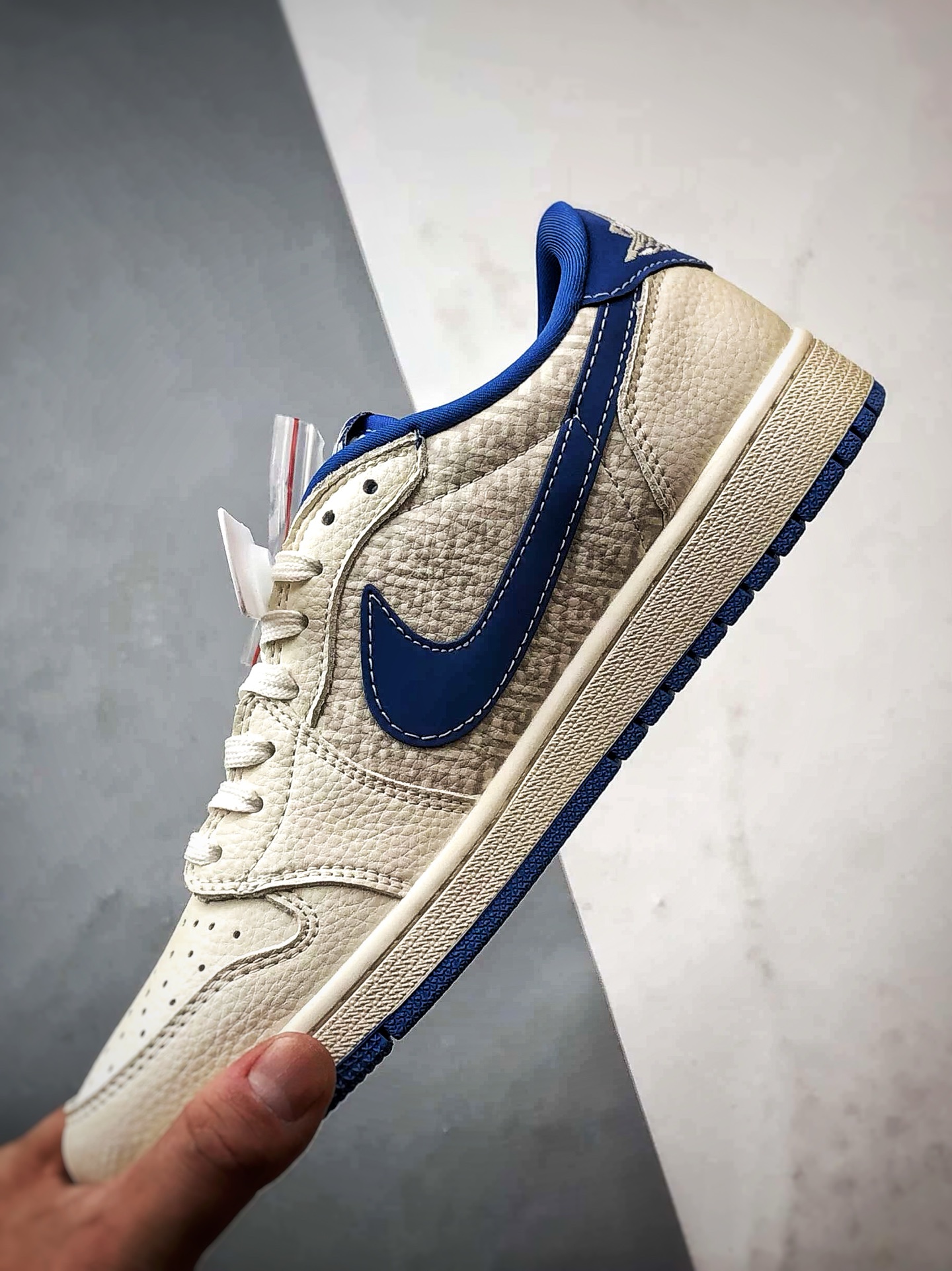 Air Jordan 1 Low ”高端定制” 芬迪米白蓝印花反光倒钩 XS2025-080