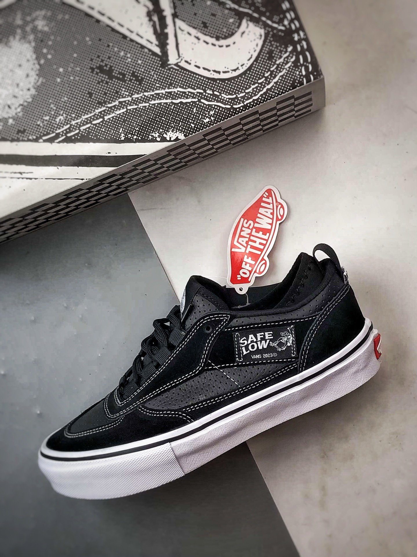 PALACE x Vans Half Cab 黑白 舒适百搭轻便滑板鞋 VN0007QXBA21