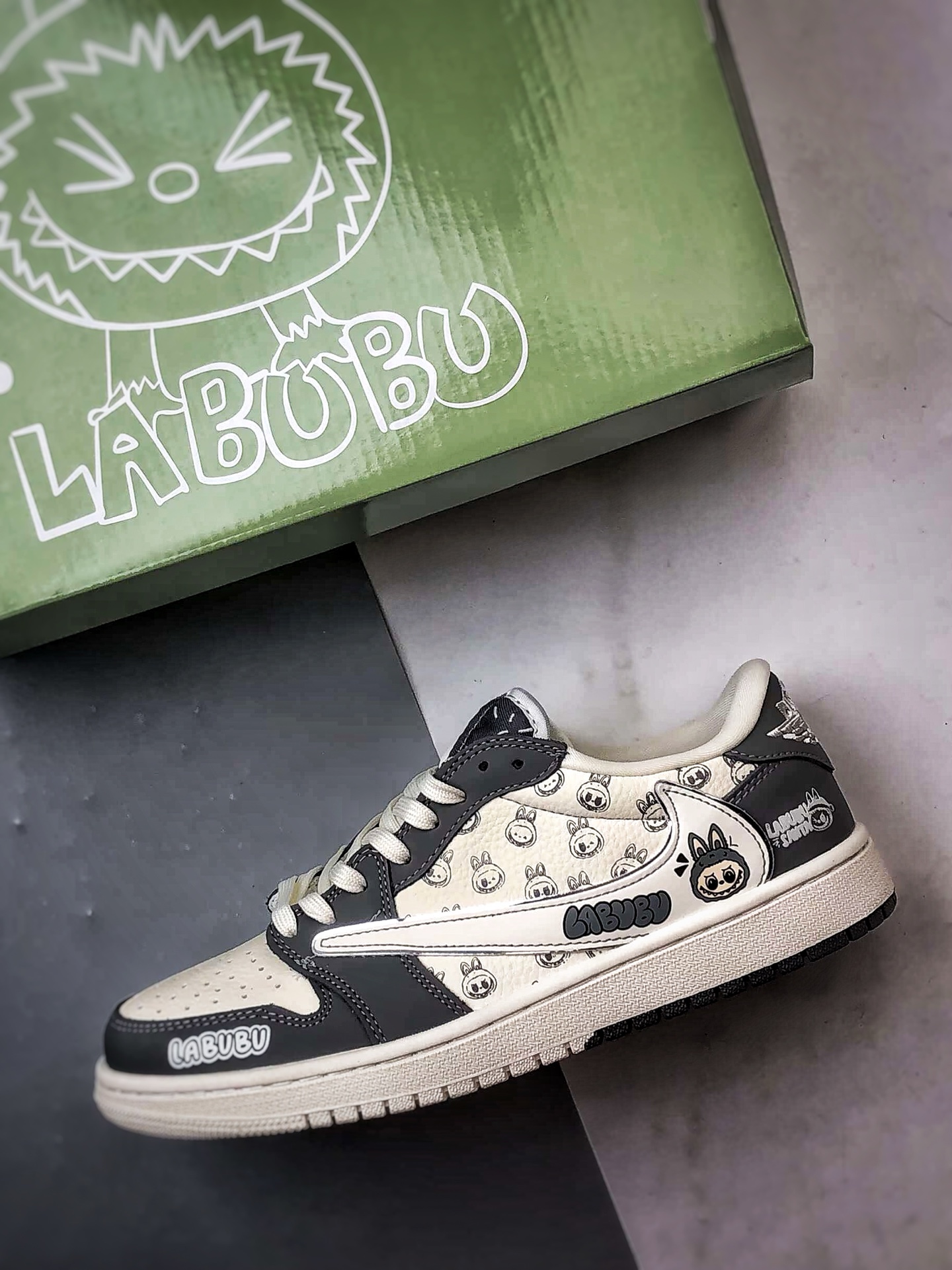 Air Jordan 1 Low ”高端定制” 拉布布涂鸦白灰倒钩 LD2028-055