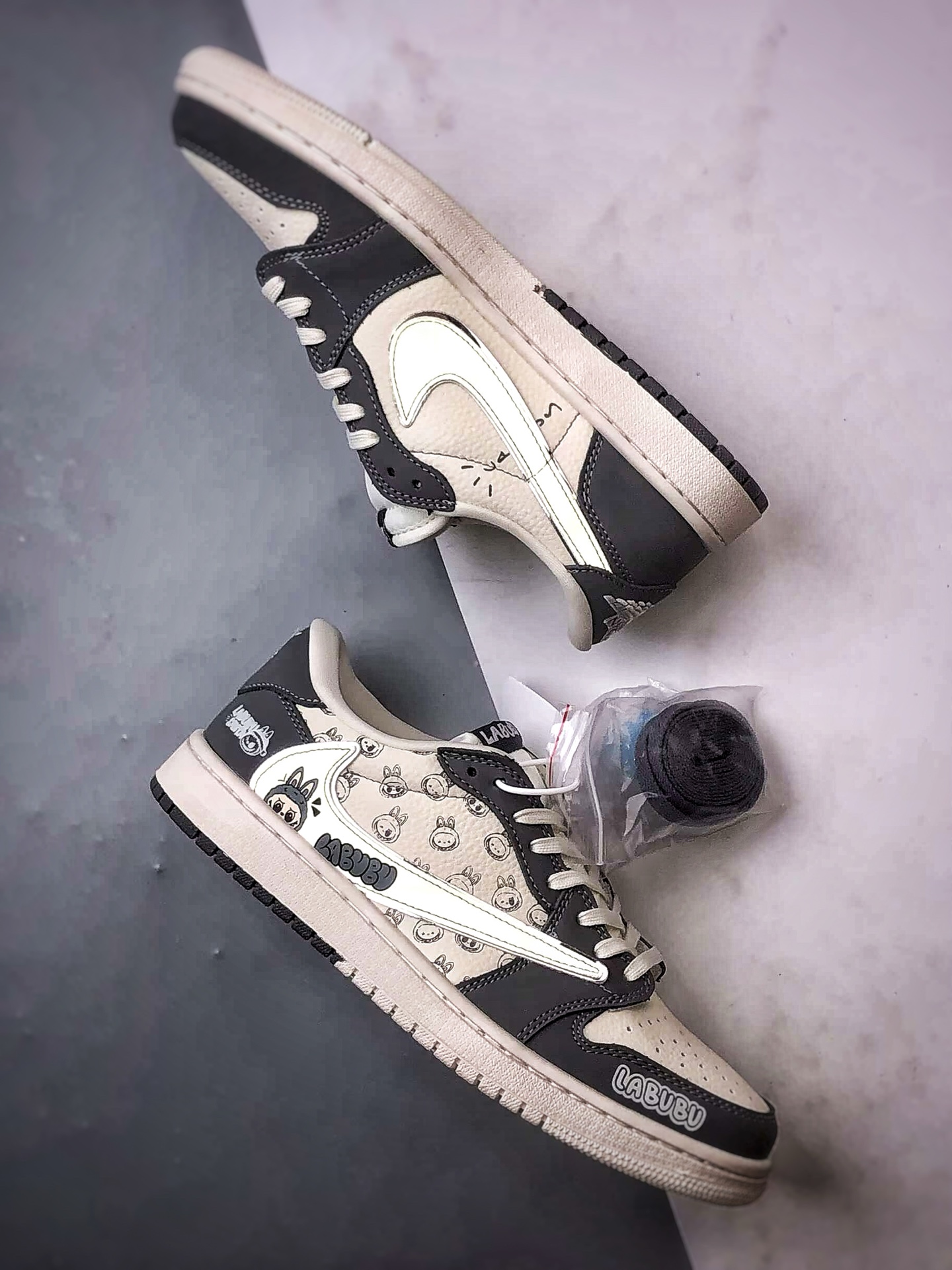 Air Jordan 1 Low ”高端定制” 拉布布涂鸦白灰倒钩 LD2028-055