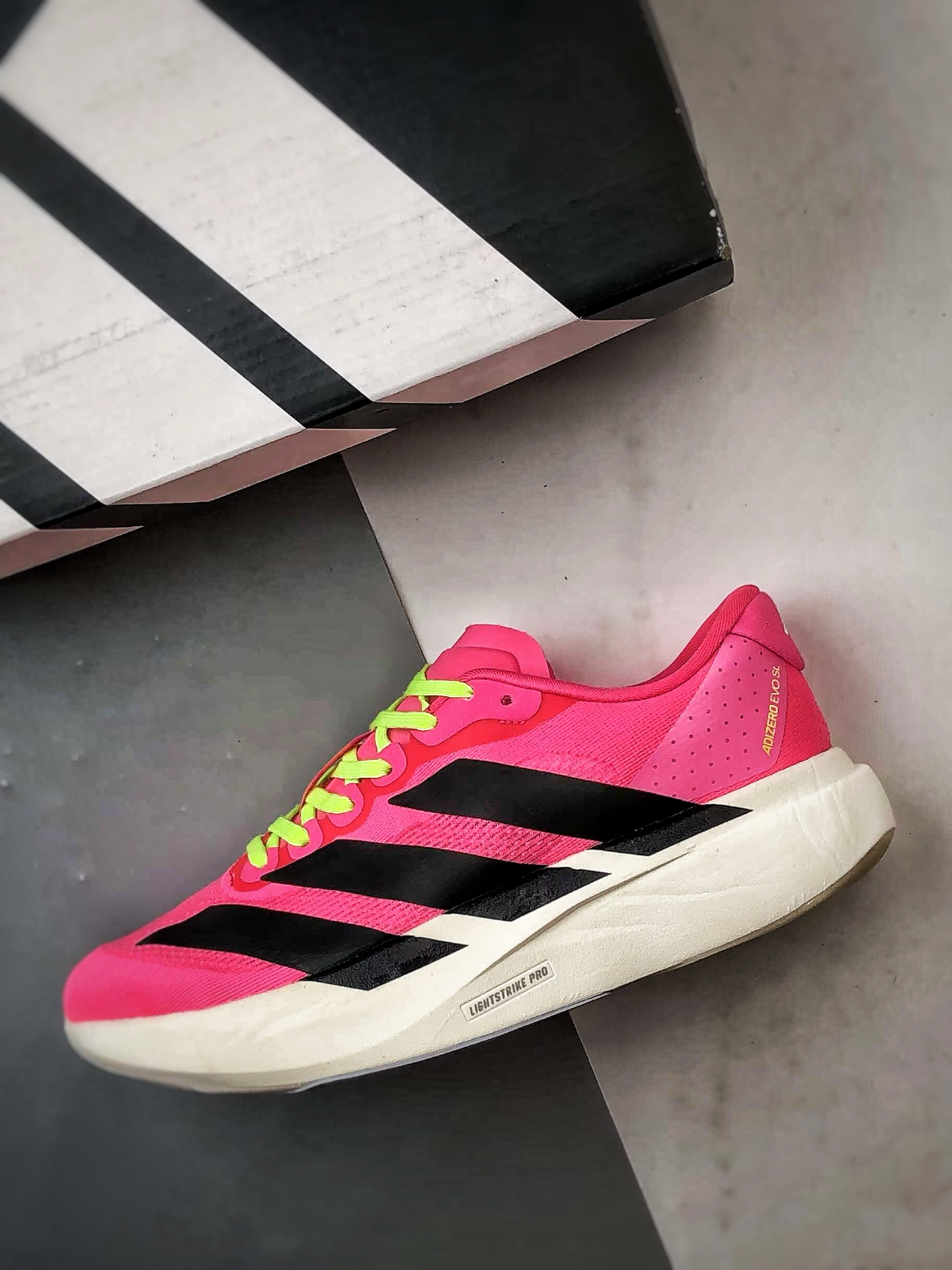 AD Adizero Evo SL 玫粉 零度系列马拉松轻量竞速运动跑鞋 JS4455 尺码：36 36 37 38 38 39 40 40 41 42 42 43 44 45