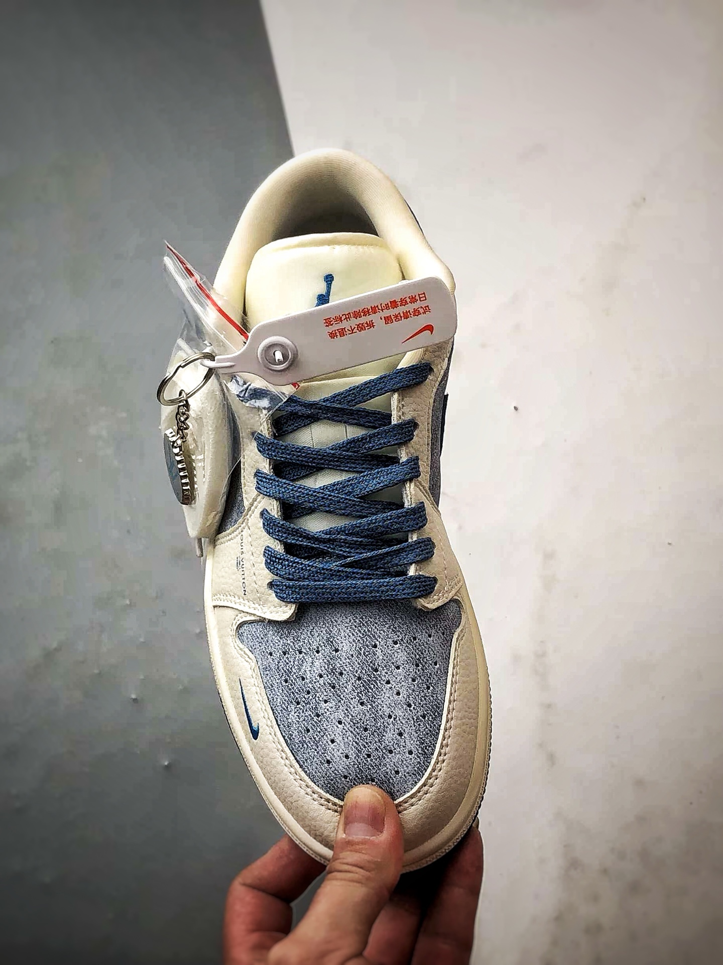 Air Jordan 1 Low ”高端定制” LV米白蓝拼接牛仔 QD1988-003-High Quatity Cheap Brand wholesale wholesaler seller Clothes Bags handbags Sneakers Top Fashion Clothing Shoes from China Factory Chinese suppliers best Quality Beautiful Price Air Jordan 1 Low ”高端定制” LV米白蓝拼接牛仔 QD1988-003