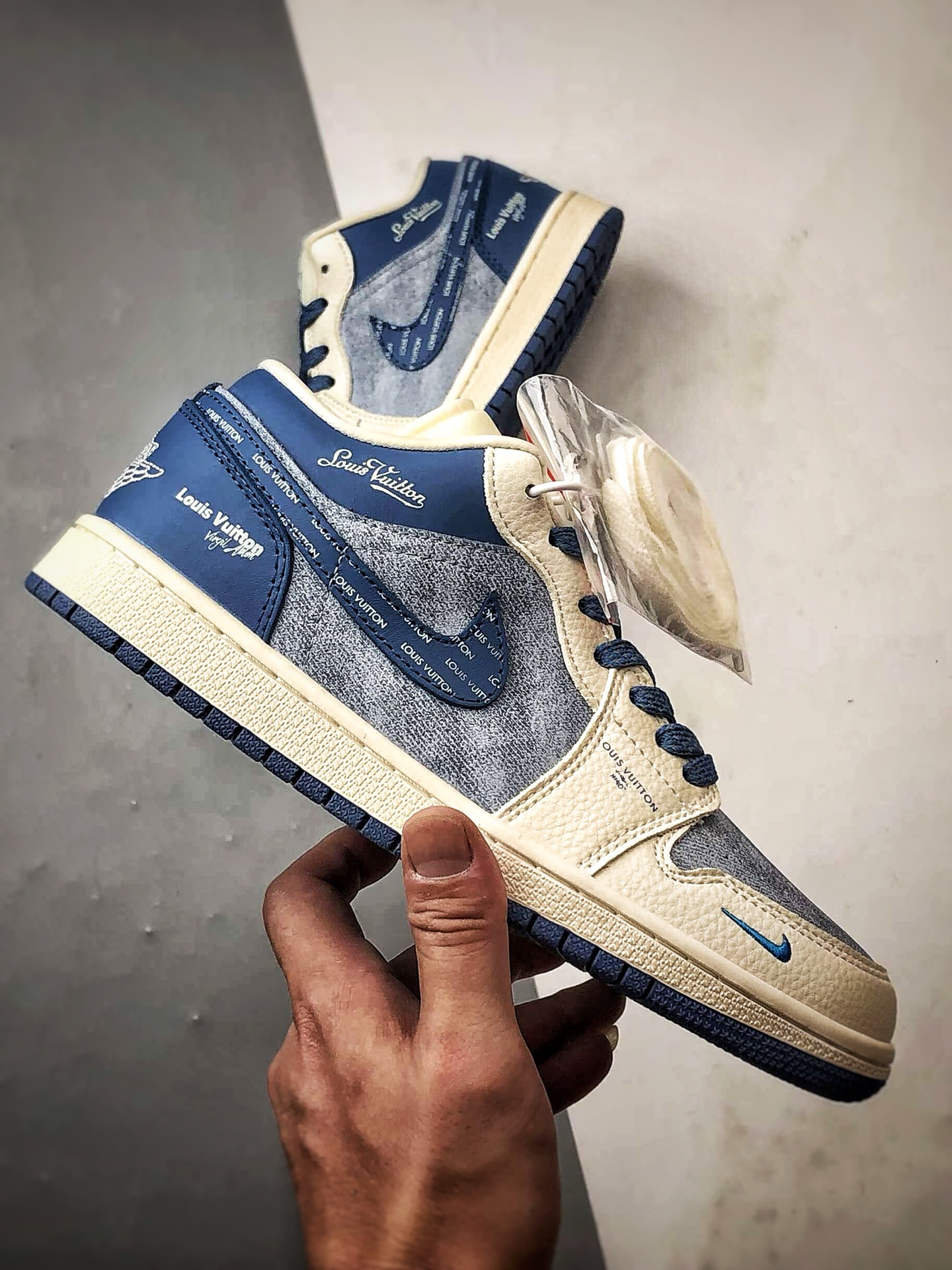 Air Jordan 1 Low ”高端定制” LV米白蓝拼接牛仔 QD1988-003-High Quatity Cheap Brand wholesale wholesaler seller Clothes Bags handbags Sneakers Top Fashion Clothing Shoes from China Factory Chinese suppliers best Quality Beautiful Price Air Jordan 1 Low ”高端定制” LV米白蓝拼接牛仔 QD1988-003
