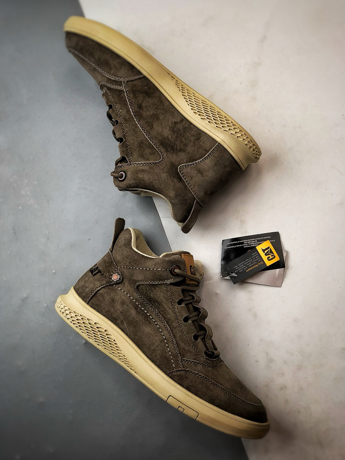 CAT/卡特 硬汉推土机品牌 秋冬经典款 户外百搭中帮休闲马丁靴 P727922