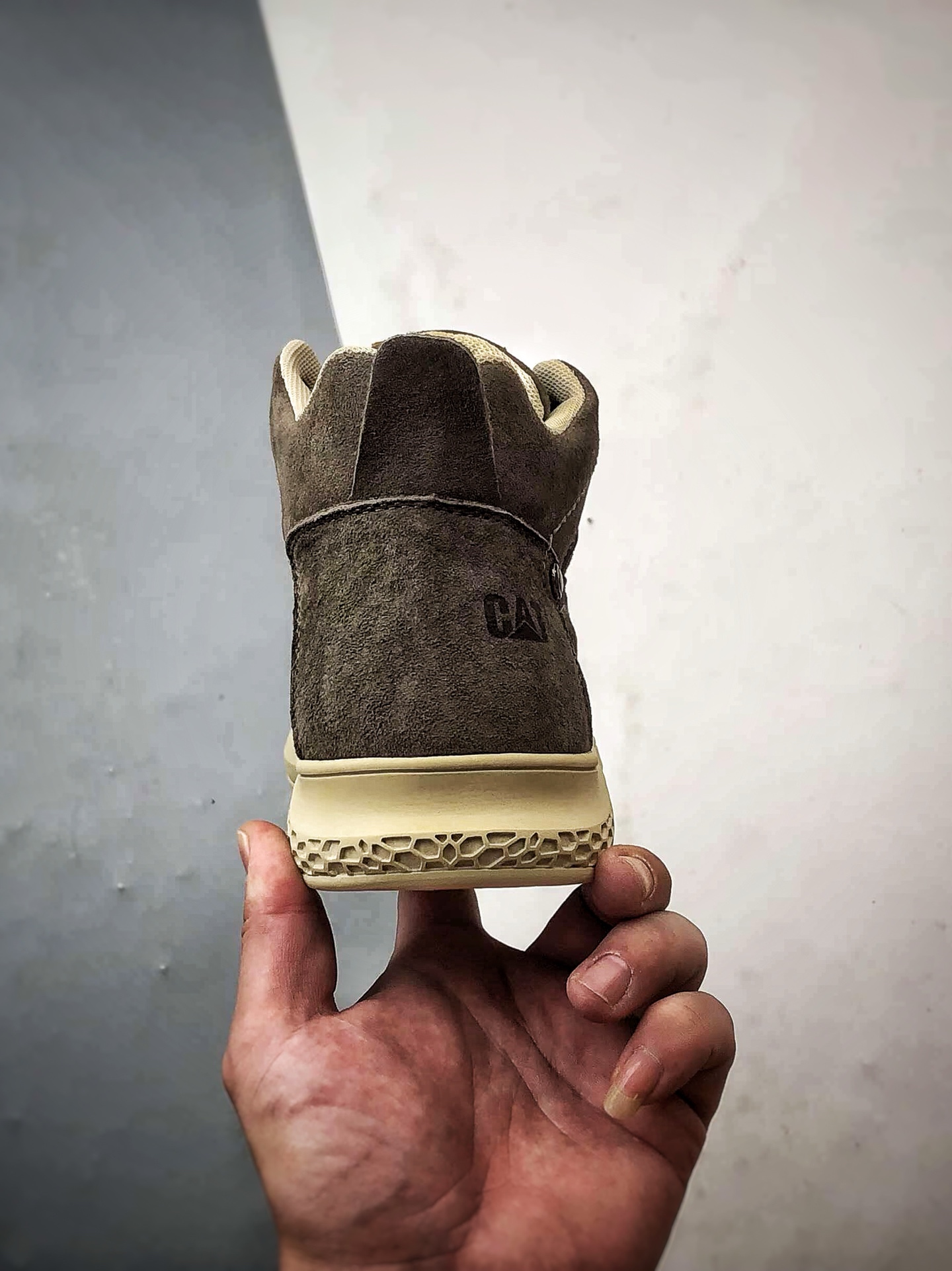 CAT/卡特 硬汉推土机品牌 秋冬经典款 户外百搭中帮休闲马丁靴 P727922