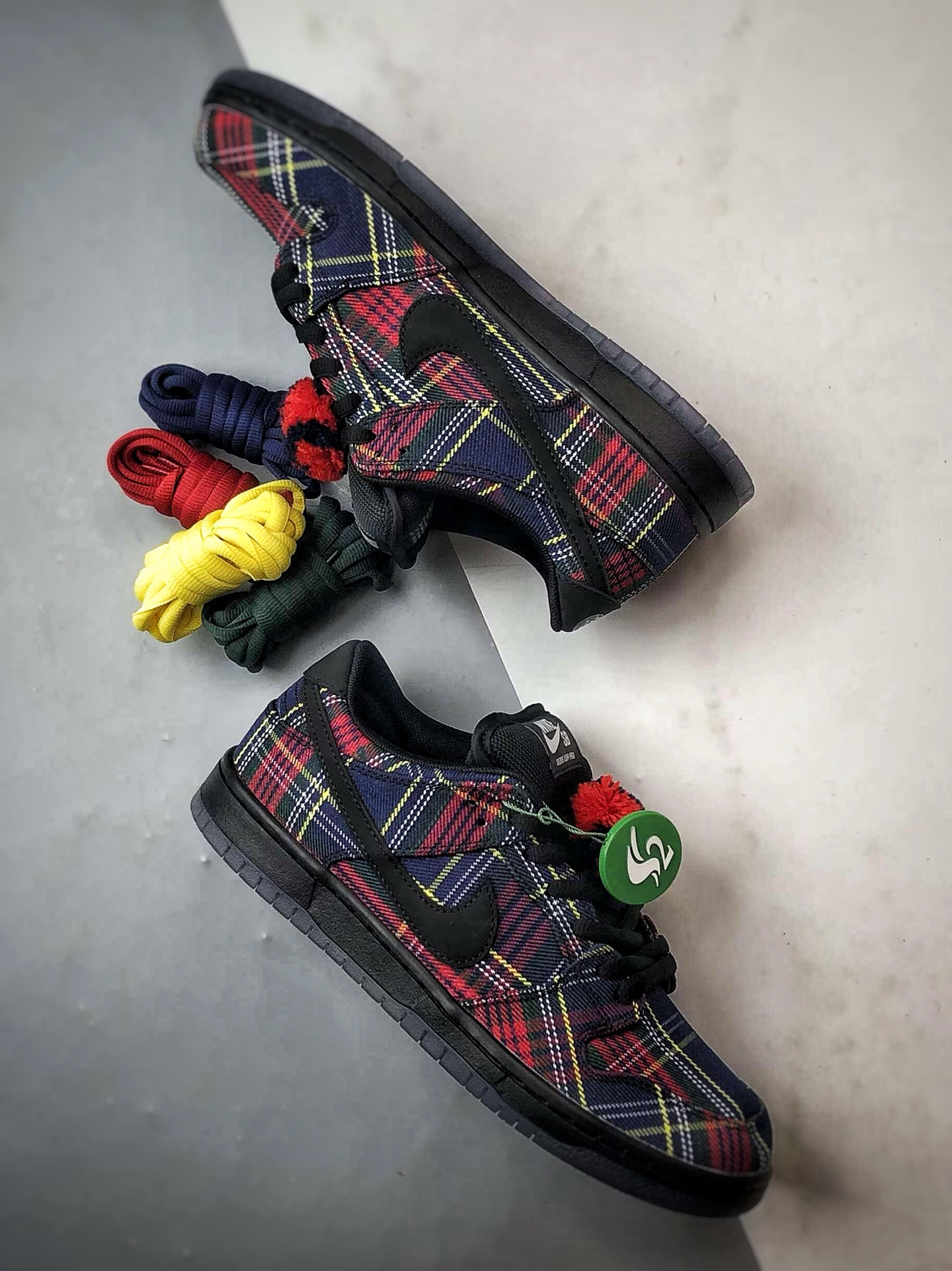 Nardwuar x NK Dunk SB Low Pro 联名苏格兰纹红蓝 II1493-600