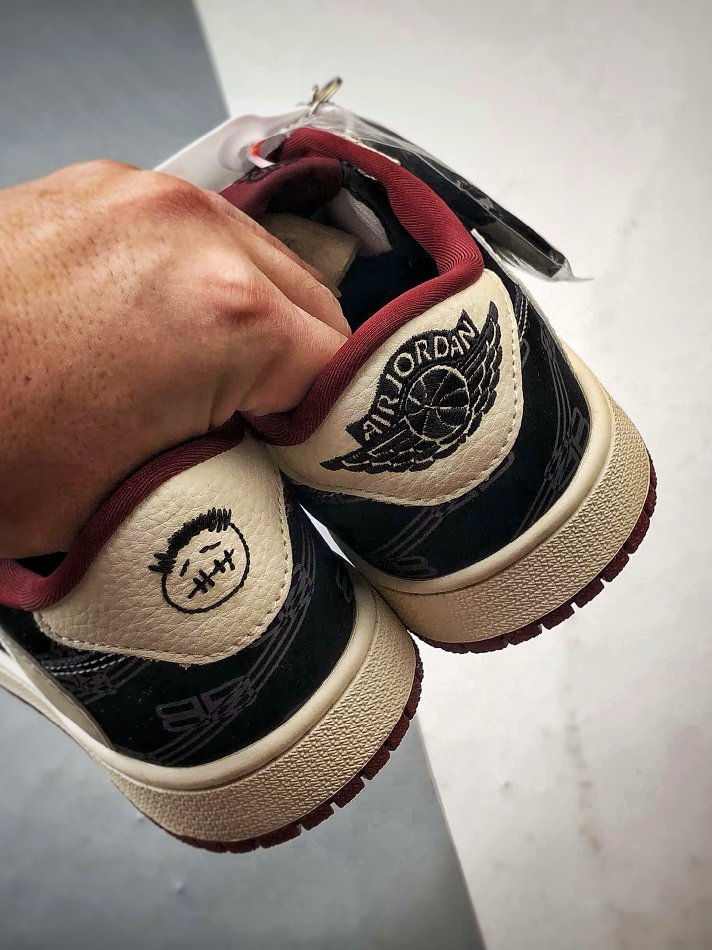 Air Jordan 1 Low ”高端定制” 巴黎米黑红倒钩 XS2025-079