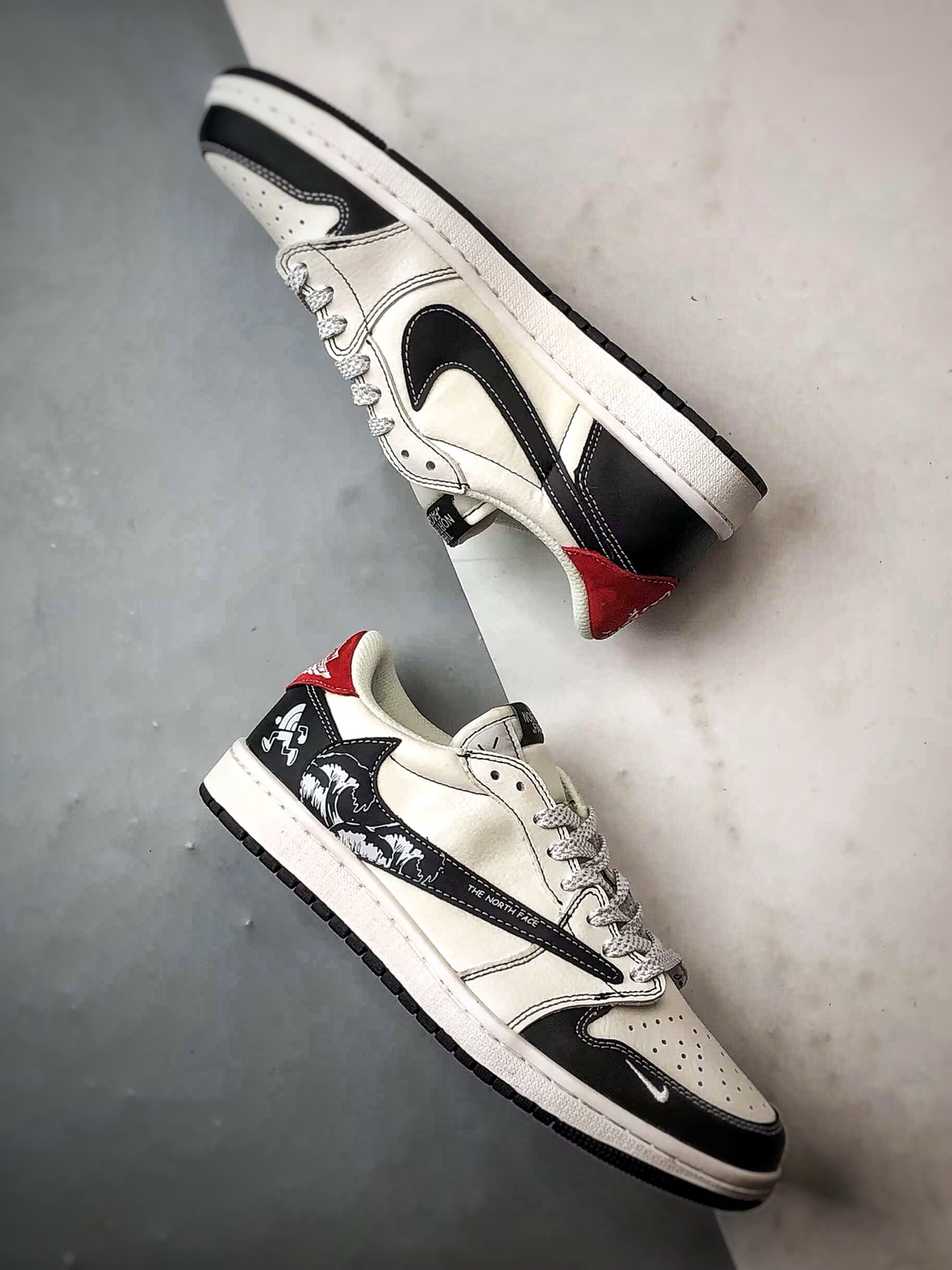 Air Jordan 1 Low ”高端定制” 北面涂鸦米白黑倒钩 DZ5899-028