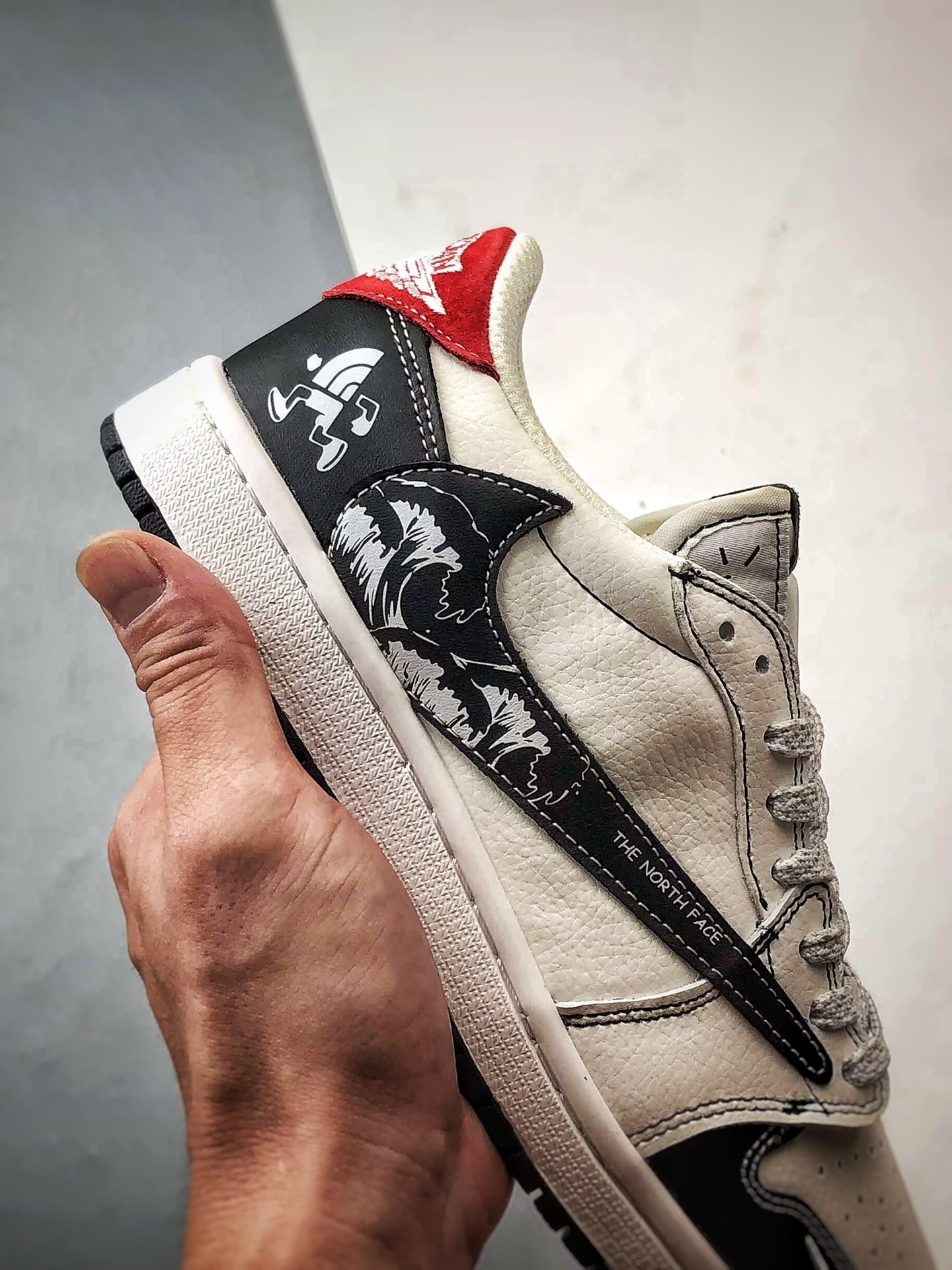 Air Jordan 1 Low ”高端定制” 北面涂鸦米白黑倒钩 DZ5899-028