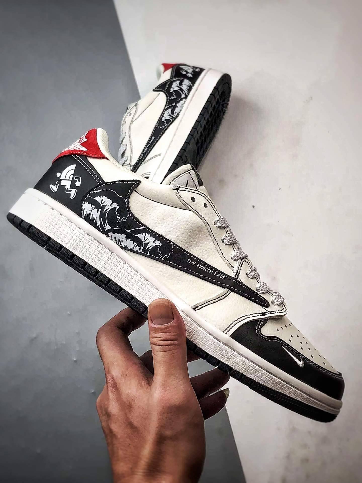 Air Jordan 1 Low ”高端定制” 北面涂鸦米白黑倒钩 DZ5899-028