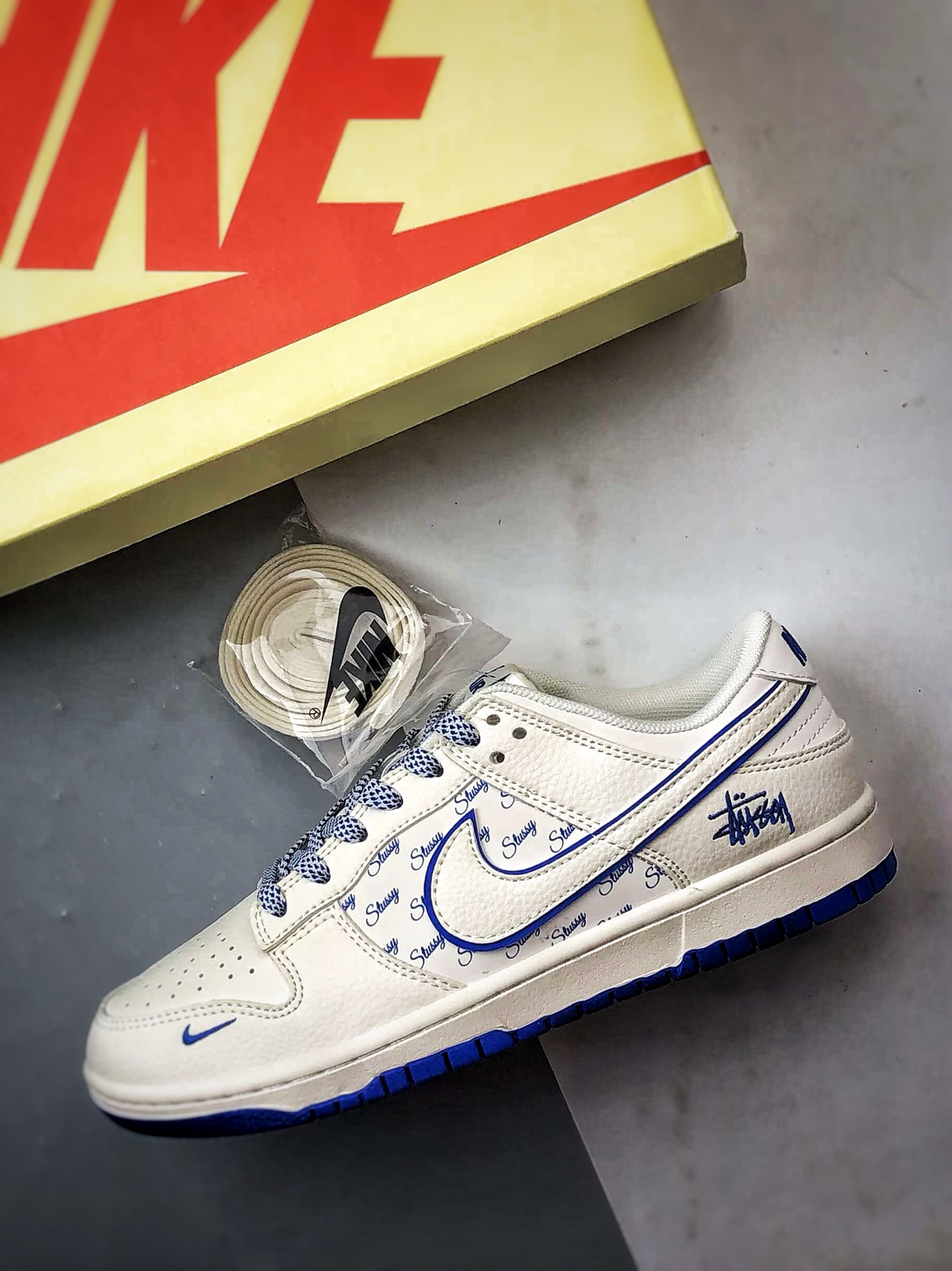 NK Dunk Low Retro ”DIY高端定制” 斯图西印字米白蓝 低帮休闲运动板鞋 JP1628-022