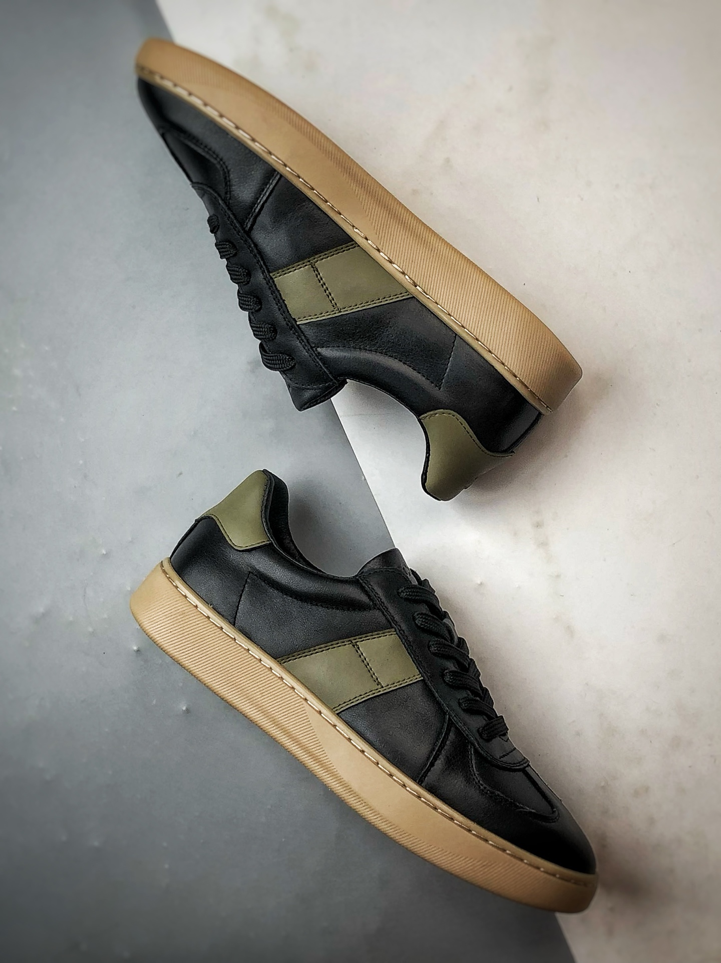 Ecco/爱步 街头球鞋系列 25年新款时尚经典休闲百搭德迅板鞋 632521