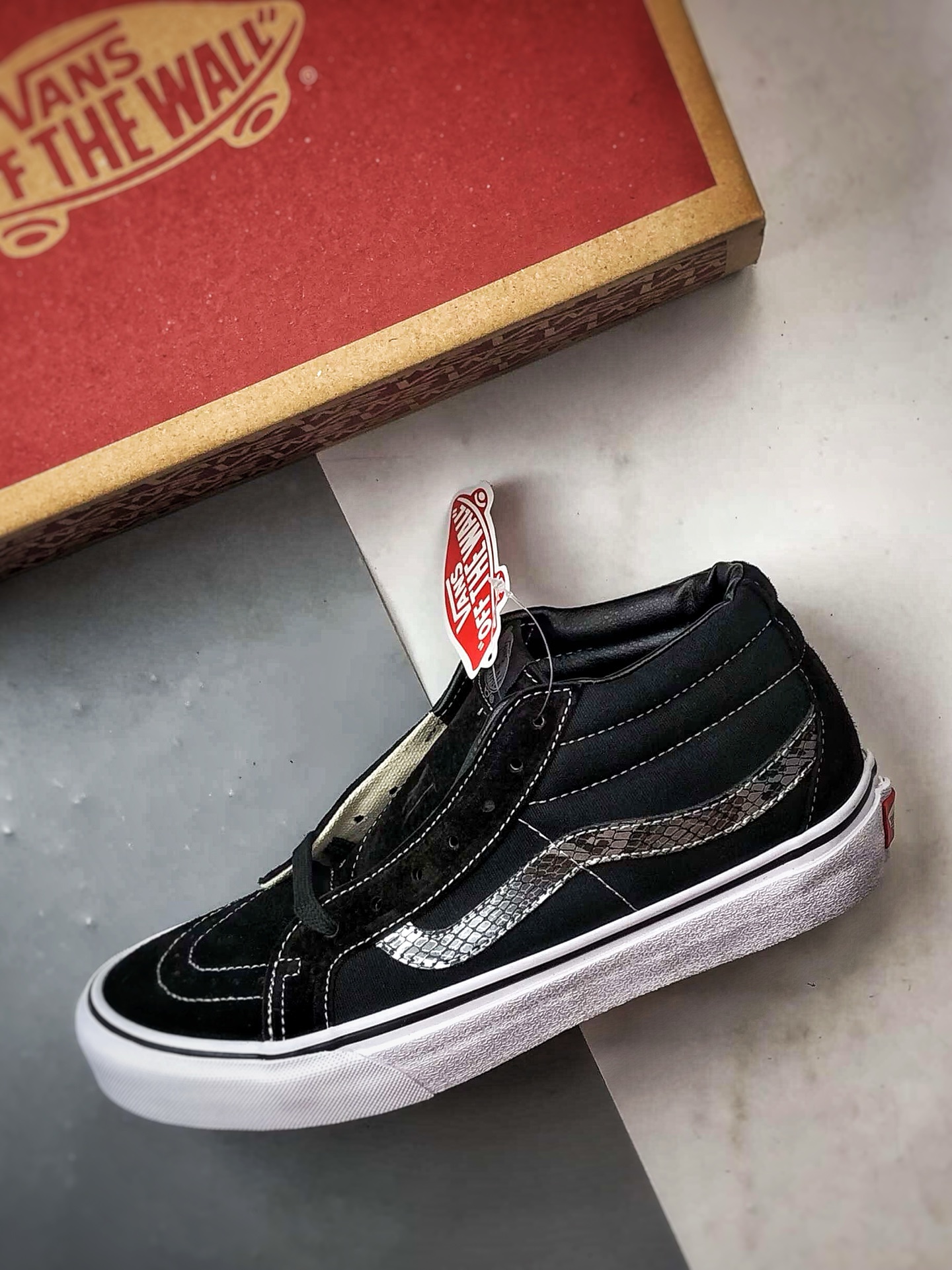 Vans Sk8-Mid Reissue 万斯官方 侧边蛇纹饰条帆布滑板鞋-High Quatity Cheap Brand wholesale wholesaler seller Clothes Bags handbags Sneakers Top Fashion Clothing Shoes from China Factory Chinese suppliers best Quality Beautiful Price Vans Sk8-Mid Reissue 万斯官方 侧边蛇纹饰条帆布滑板鞋