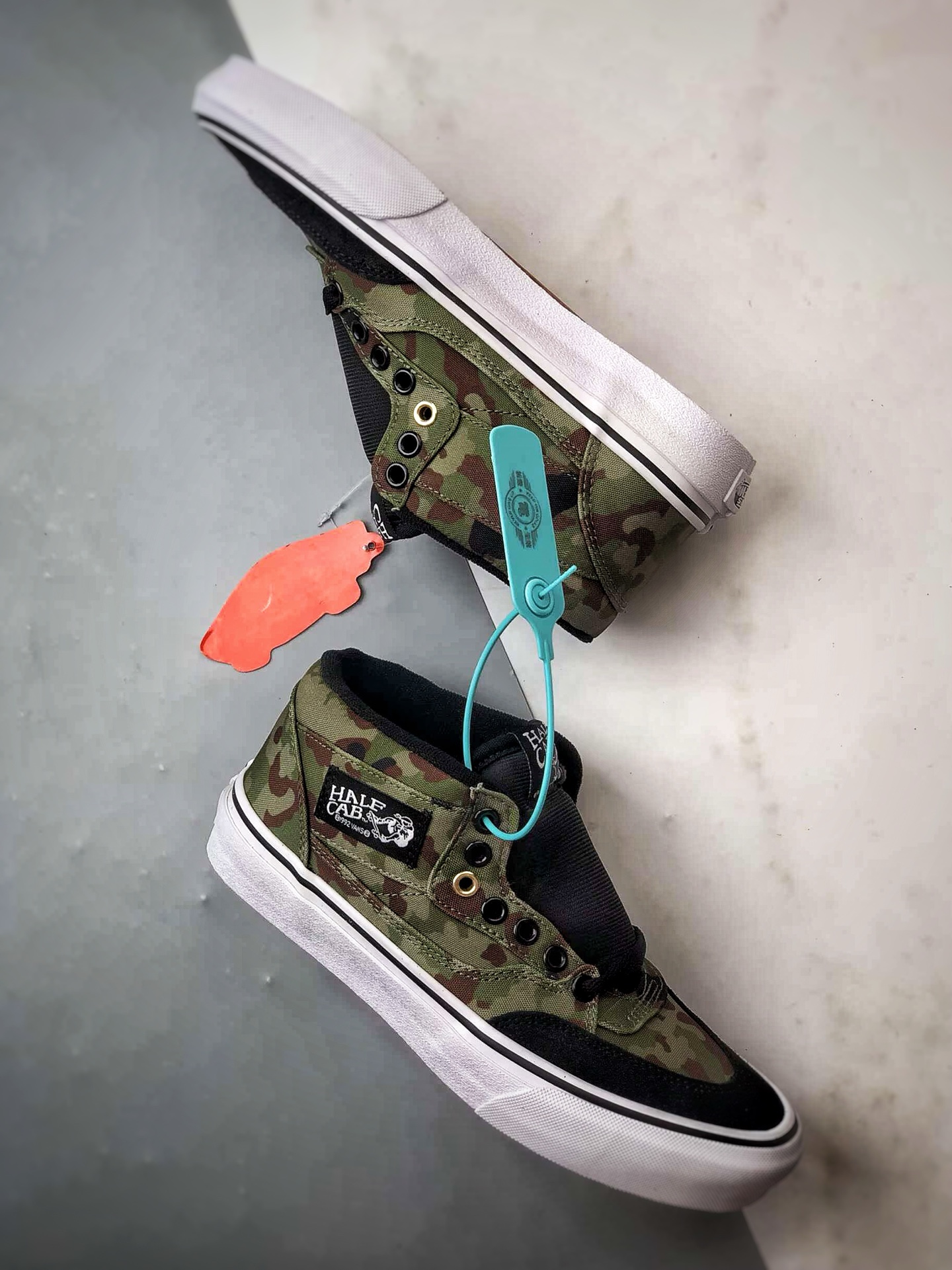 Vans Skate Half Cab 黑绿迷彩 美式复古休闲中帮休闲职业滑板鞋 VN000DZ3BLK-High Quatity Cheap Brand wholesale wholesaler seller Clothes Bags handbags Sneakers Top Fashion Clothing Shoes from China Factory Chinese suppliers best Quality Beautiful Price Vans Skate Half Cab 黑绿迷彩 美式复古休闲中帮休闲职业滑板鞋 VN000DZ3BLK