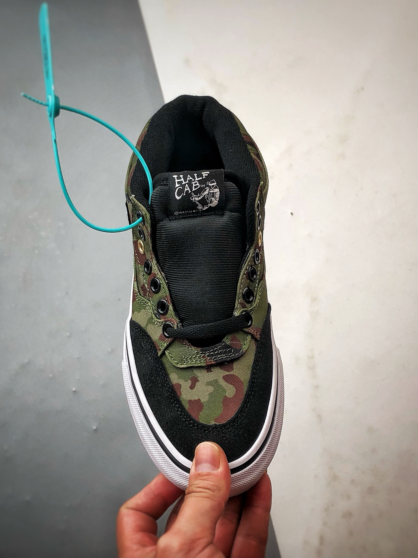 Vans Skate Half Cab 黑绿迷彩 美式复古休闲中帮休闲职业滑板鞋 VN000DZ3BLK-High Quatity Cheap Brand wholesale wholesaler seller Clothes Bags handbags Sneakers Top Fashion Clothing Shoes from China Factory Chinese suppliers best Quality Beautiful Price Vans Skate Half Cab 黑绿迷彩 美式复古休闲中帮休闲职业滑板鞋 VN000DZ3BLK