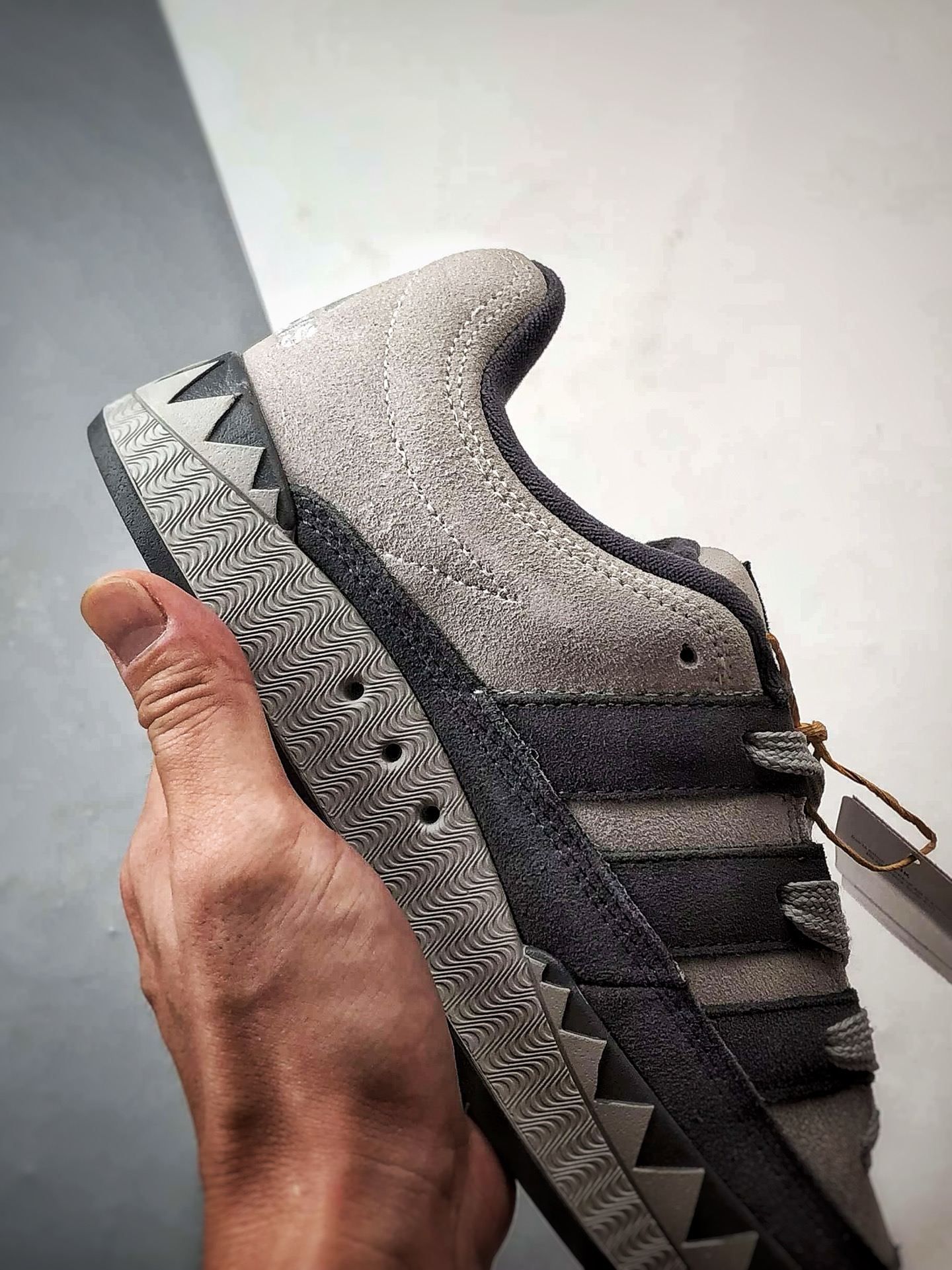 AD Originals Adimatic 灰色 复古经典鲨鱼面包鞋 KI8885