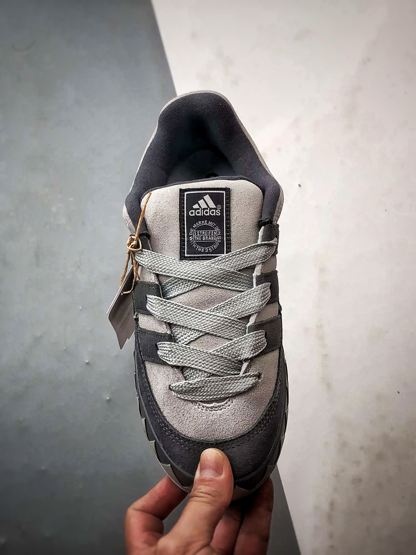 AD Originals Adimatic 灰色 复古经典鲨鱼面包鞋 KI8885