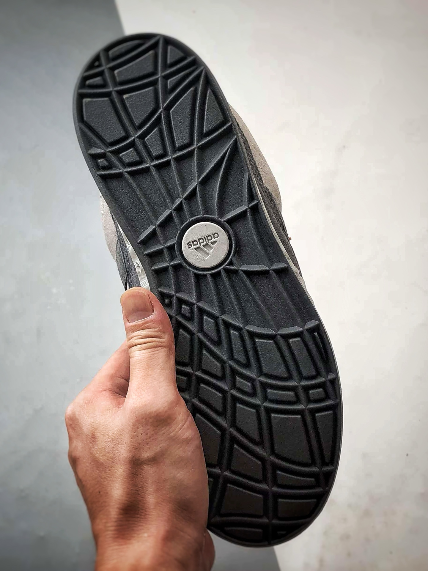 AD Originals Adimatic 灰色 复古经典鲨鱼面包鞋 KI8885