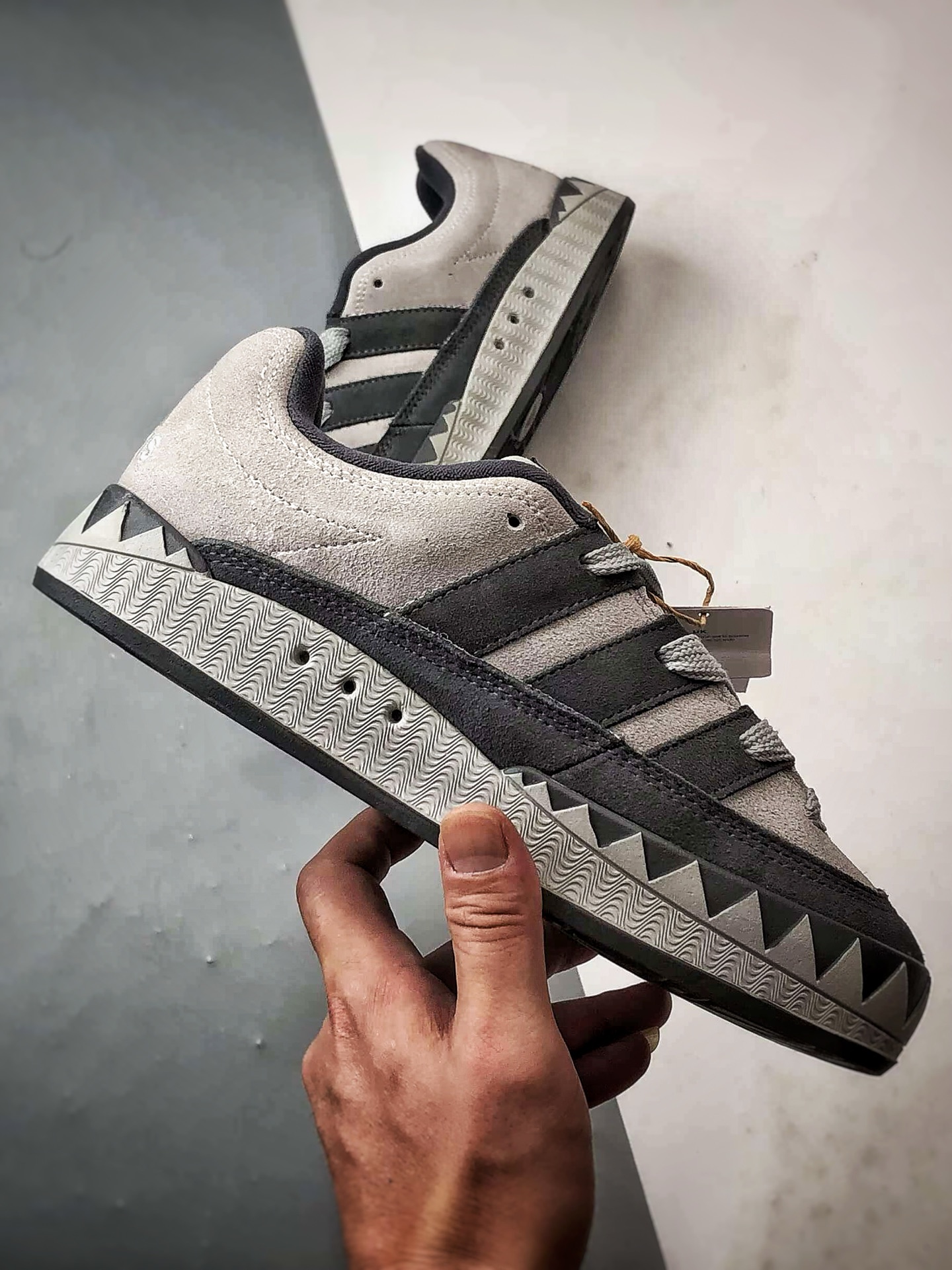 AD Originals Adimatic 灰色 复古经典鲨鱼面包鞋 KI8885