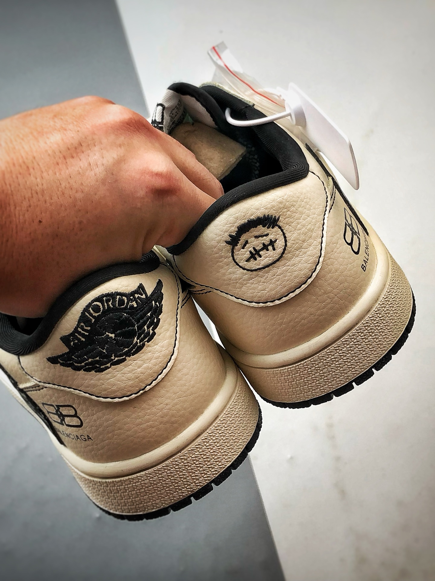 Air Jordan 1 Low ”高端定制” 巴黎米白黑印花倒钩 DS2025-002-High Quatity Cheap Brand wholesale wholesaler seller Clothes Bags handbags Sneakers Top Fashion Clothing Shoes from China Factory Chinese suppliers best Quality Beautiful Price Air Jordan 1 Low ”高端定制” 巴黎米白黑印花倒钩 DS2025-002