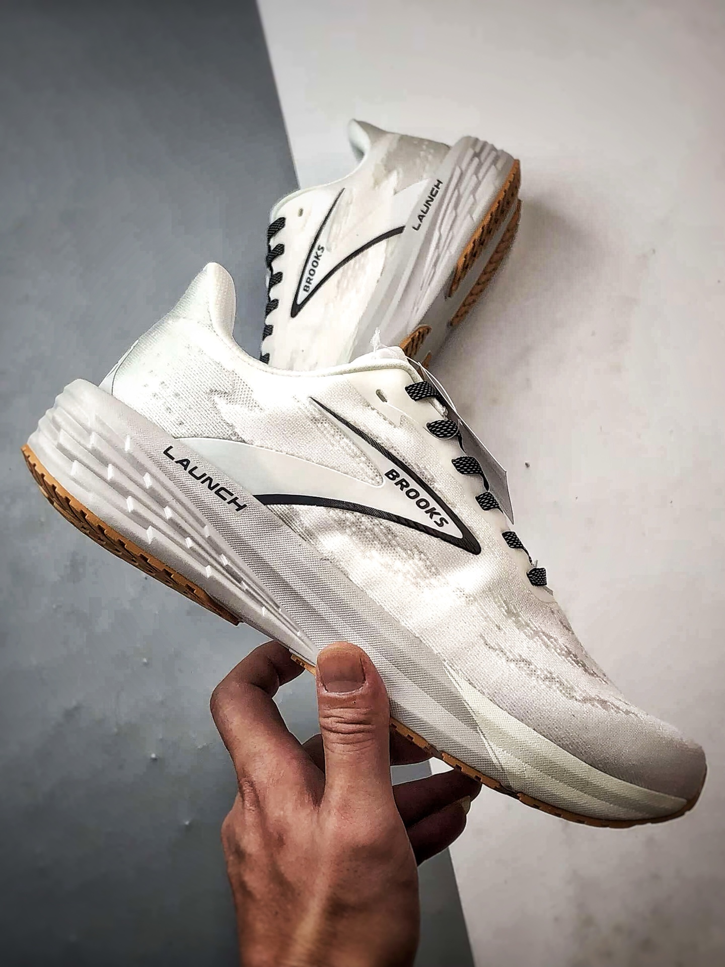 Brooks/布鲁克斯 Launch 11 灰白 启速11舒适透气轻量缓震跑步鞋-High Quatity Cheap Brand wholesale wholesaler seller Clothes Bags handbags Sneakers Top Fashion Clothing Shoes from China Factory Chinese suppliers best Quality Beautiful Price Brooks/布鲁克斯 Launch 11 灰白 启速11舒适透气轻量缓震跑步鞋