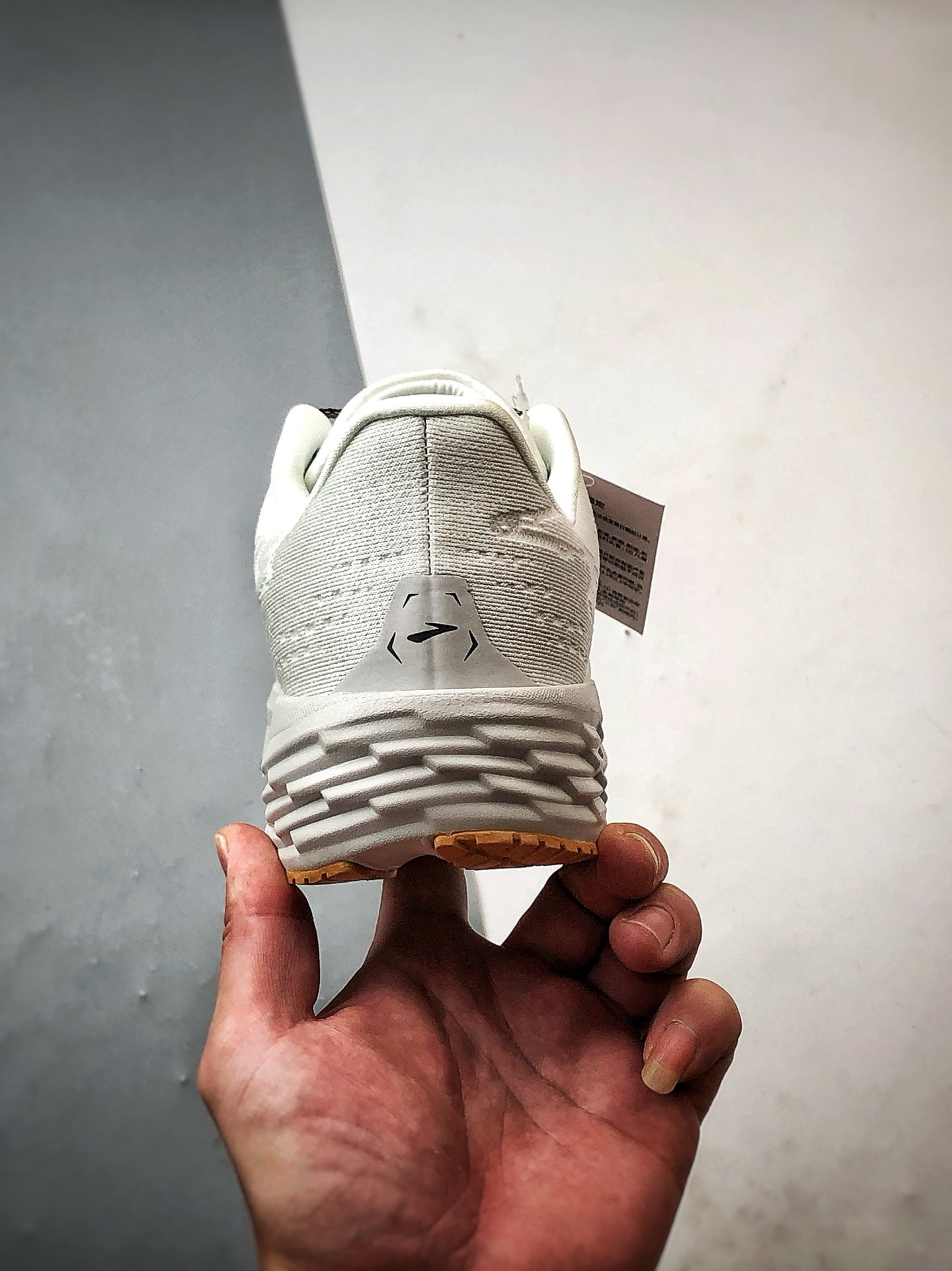 Brooks/布鲁克斯 Launch 11 灰白 启速11舒适透气轻量缓震跑步鞋-High Quatity Cheap Brand wholesale wholesaler seller Clothes Bags handbags Sneakers Top Fashion Clothing Shoes from China Factory Chinese suppliers best Quality Beautiful Price Brooks/布鲁克斯 Launch 11 灰白 启速11舒适透气轻量缓震跑步鞋