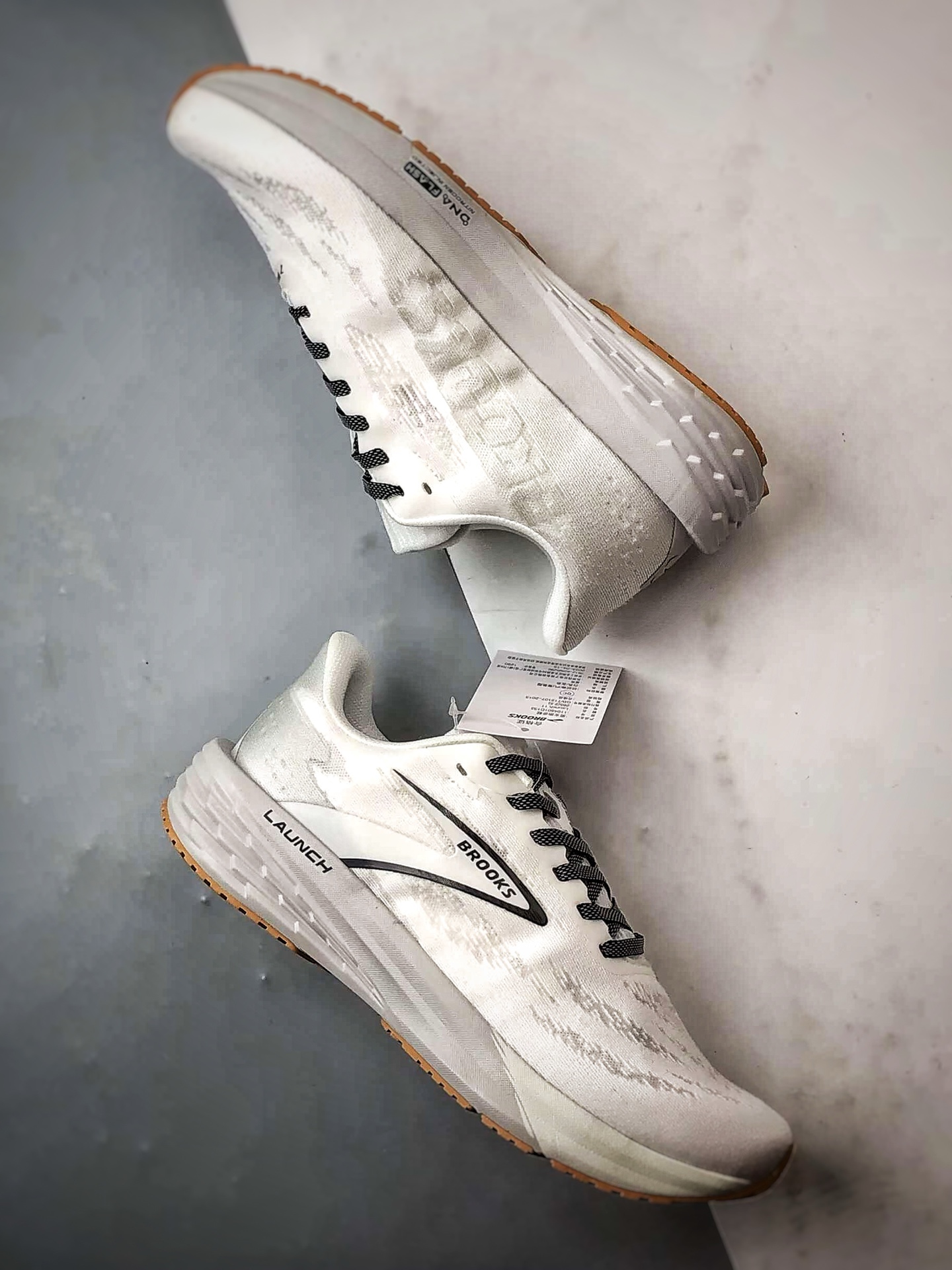 Brooks/布鲁克斯 Launch 11 灰白 启速11舒适透气轻量缓震跑步鞋-High Quatity Cheap Brand wholesale wholesaler seller Clothes Bags handbags Sneakers Top Fashion Clothing Shoes from China Factory Chinese suppliers best Quality Beautiful Price Brooks/布鲁克斯 Launch 11 灰白 启速11舒适透气轻量缓震跑步鞋