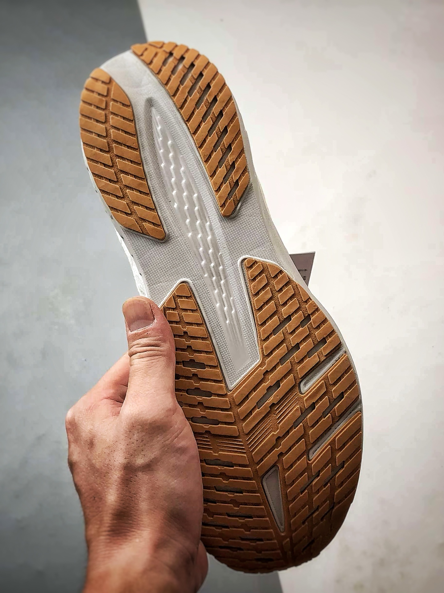 Brooks/布鲁克斯 Launch 11 灰白 启速11舒适透气轻量缓震跑步鞋-High Quatity Cheap Brand wholesale wholesaler seller Clothes Bags handbags Sneakers Top Fashion Clothing Shoes from China Factory Chinese suppliers best Quality Beautiful Price Brooks/布鲁克斯 Launch 11 灰白 启速11舒适透气轻量缓震跑步鞋