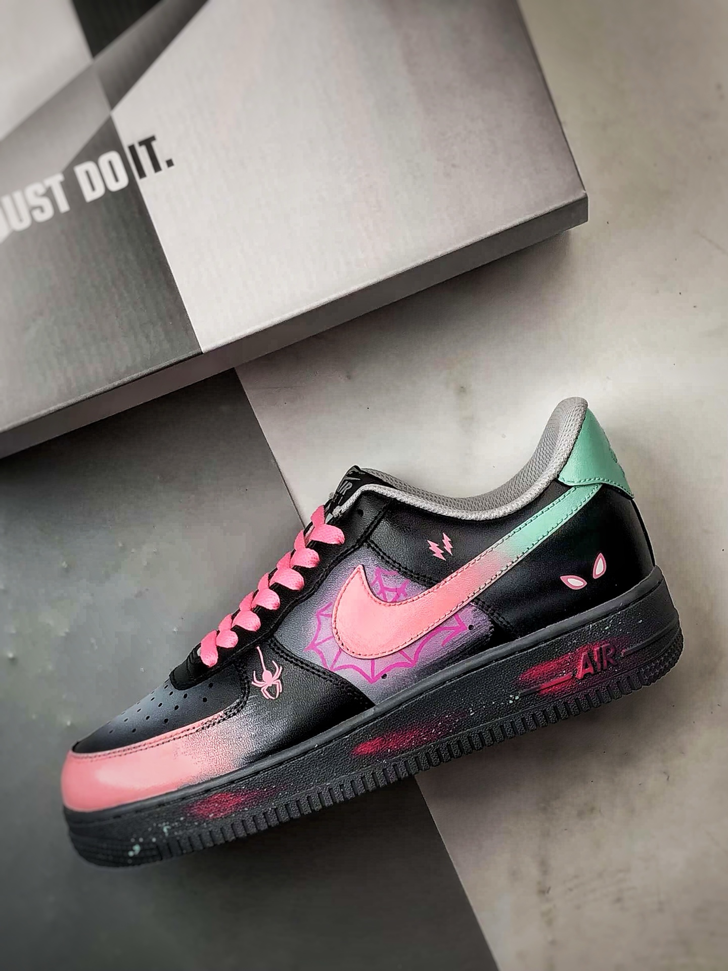 Air Force 1 '07 Low 粉电蛛影涂鸦 YD2425-011